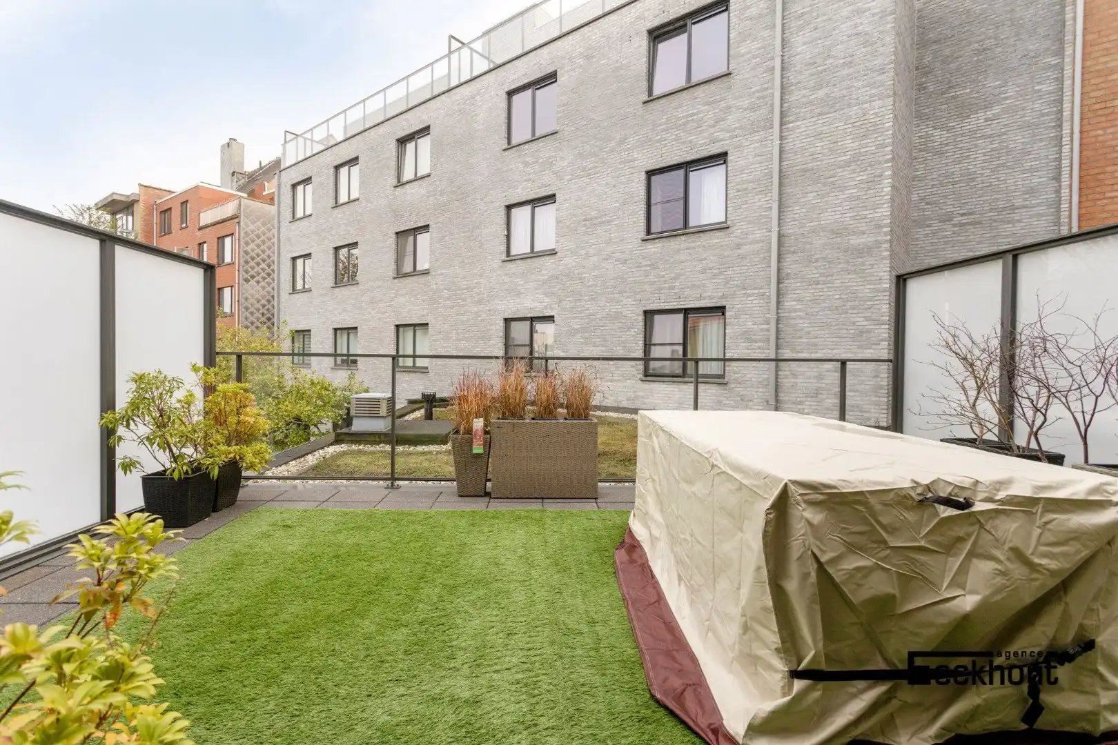 Modern triplex-appartement met 3 slaapkamers - Ideaal als investeringspand wegens aanwezigheid van vaste huurders foto {{pictureIndex}}