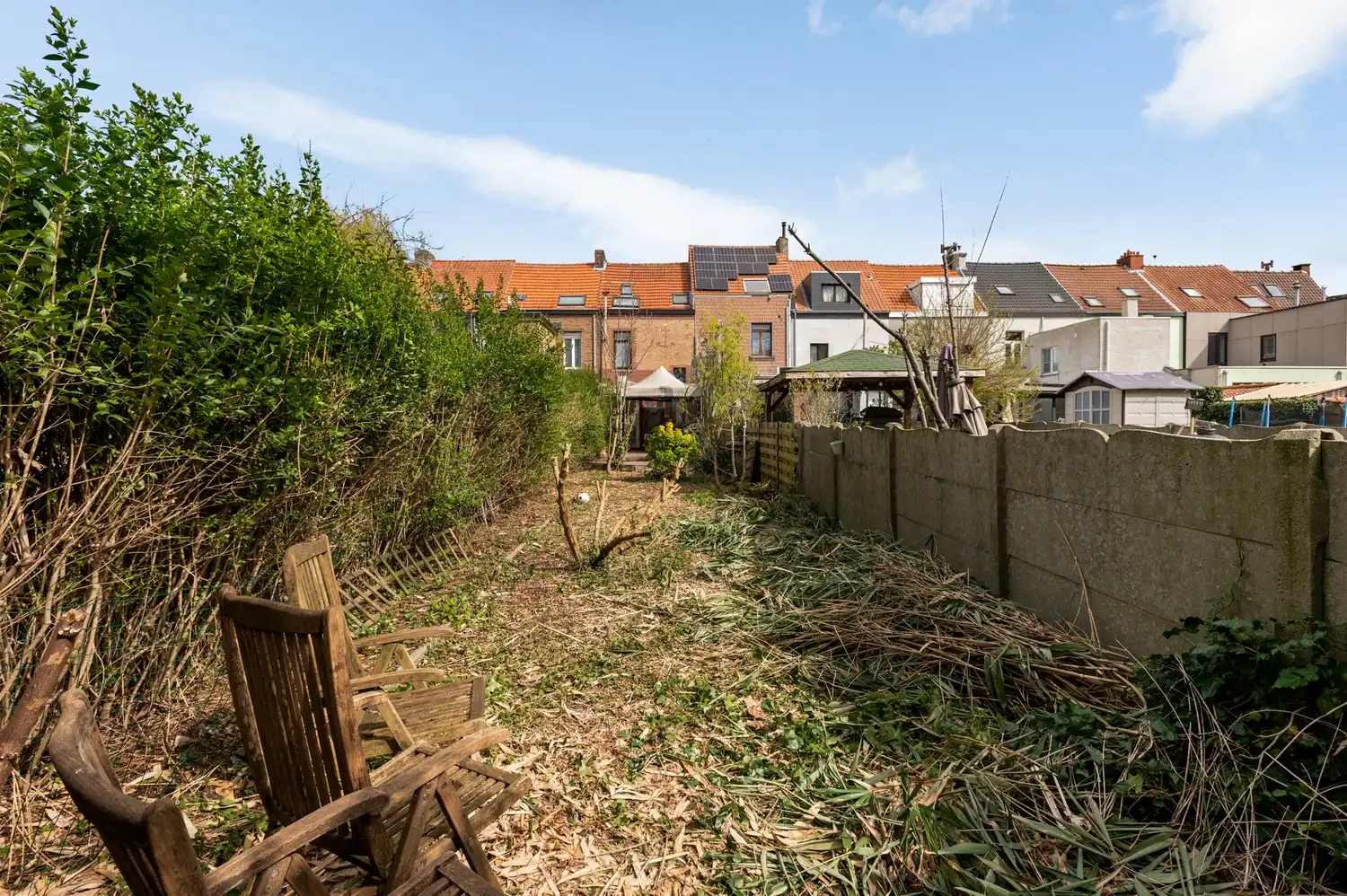 Gedeeltelijk te renoveren rijwoning met 3 slaapkamers, tuin en veel potentieel in Merksem! foto 12