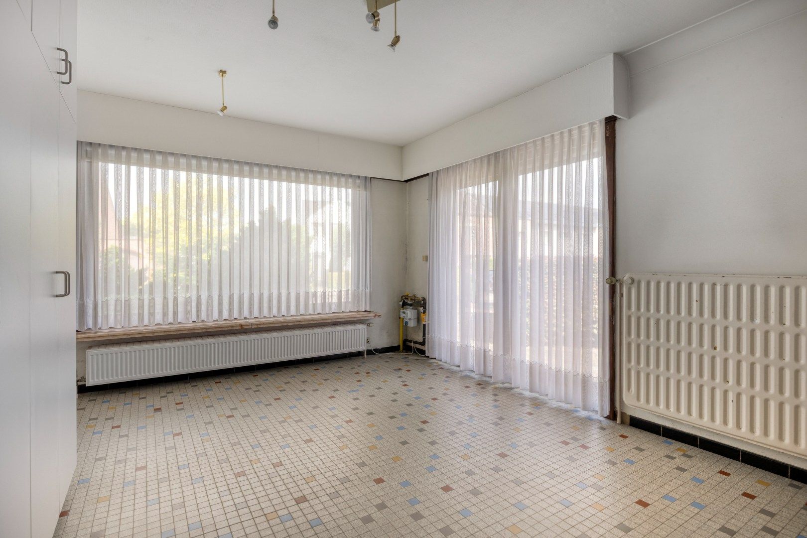 Te renoveren woning met 4 ruime slpks en praktijkruimte op 493 m² te St.-Jozef-Olen ! foto 12