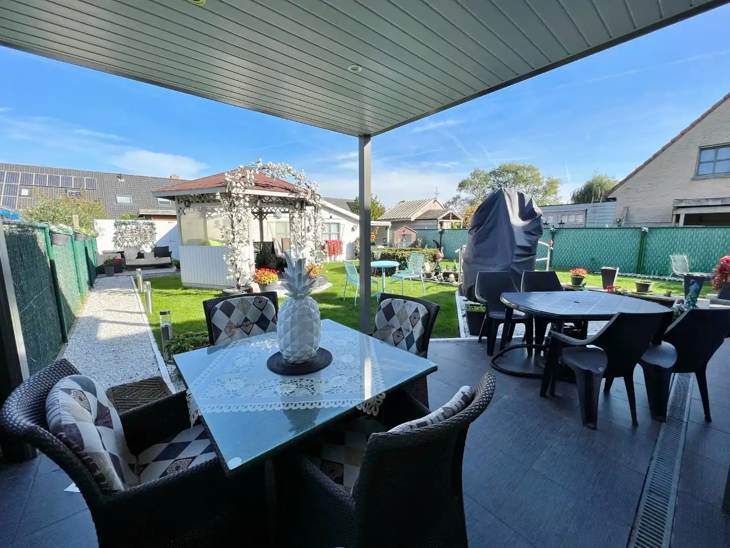 Instapklare woning met 4 slaapkamers, zonnige tuin en carport. foto 15