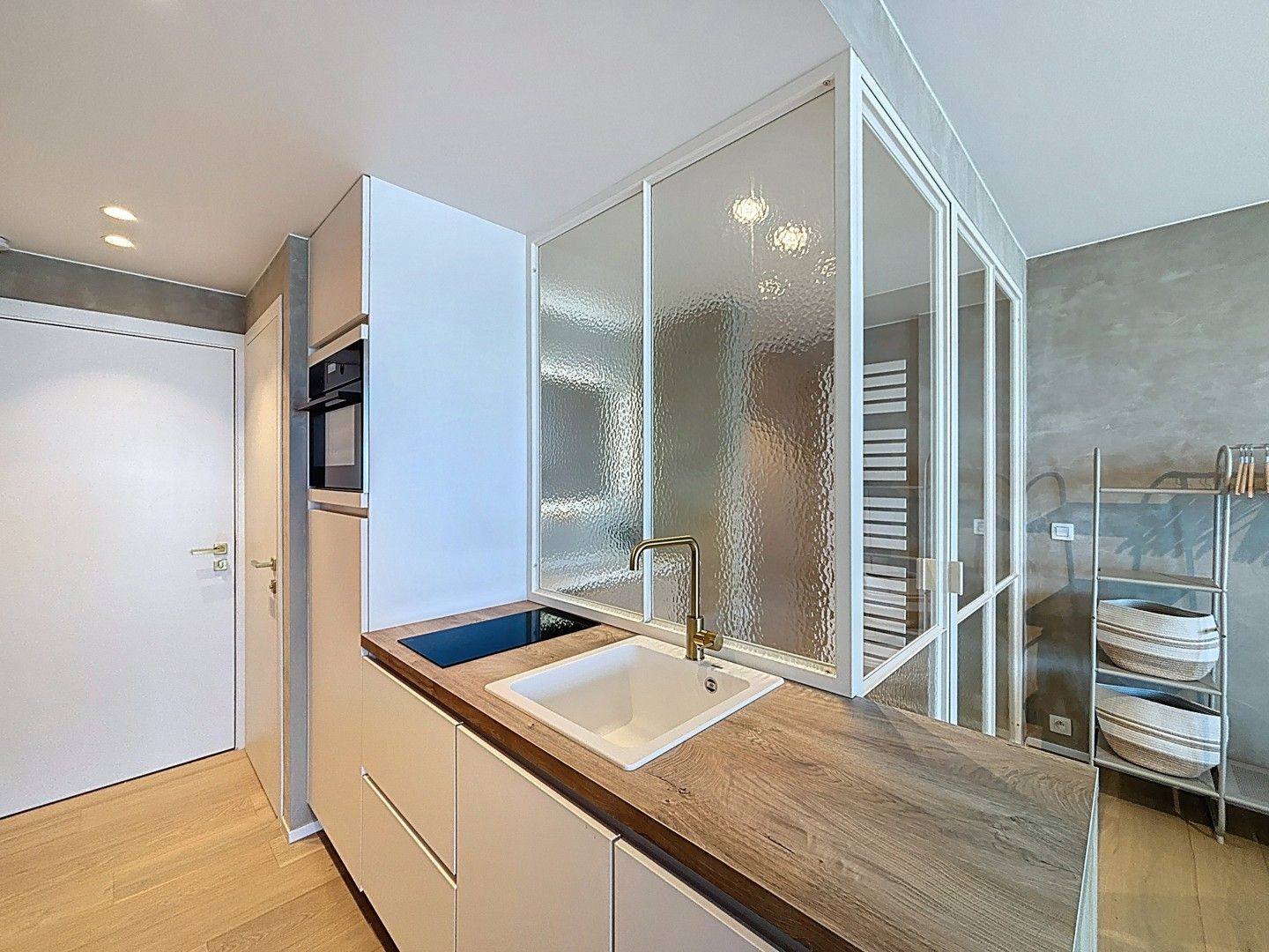 Luxe Studio met Frontaal Zeezicht – Volledig Gerenoveerd foto 8