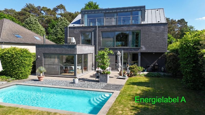 Exclusieve moderne villa van 389m² met openluchtzwembad foto {{pictureIndex}}