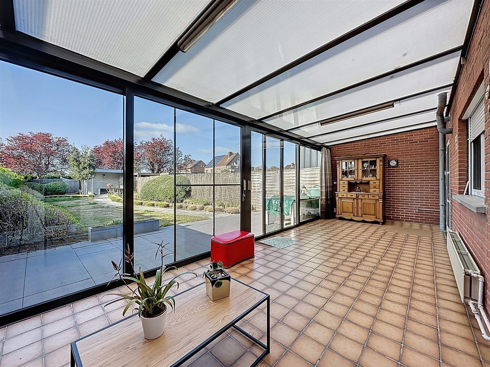 Instapklare gezinswoning met garage, 5 slaapkamers en gezellige tuin op 450m²! foto 7