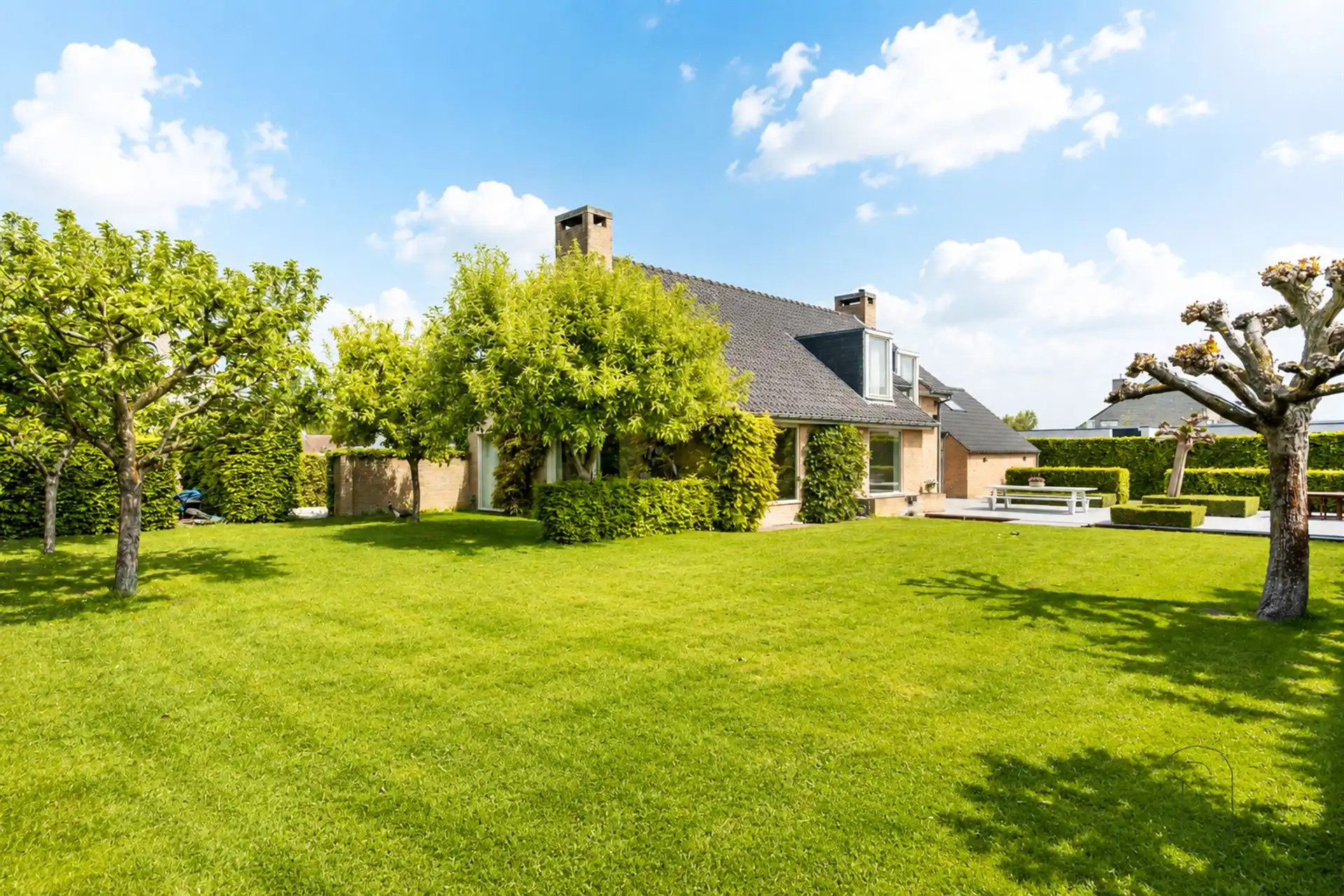 Stijlvolle villa in gegeerde villapark te Waregem. foto 4