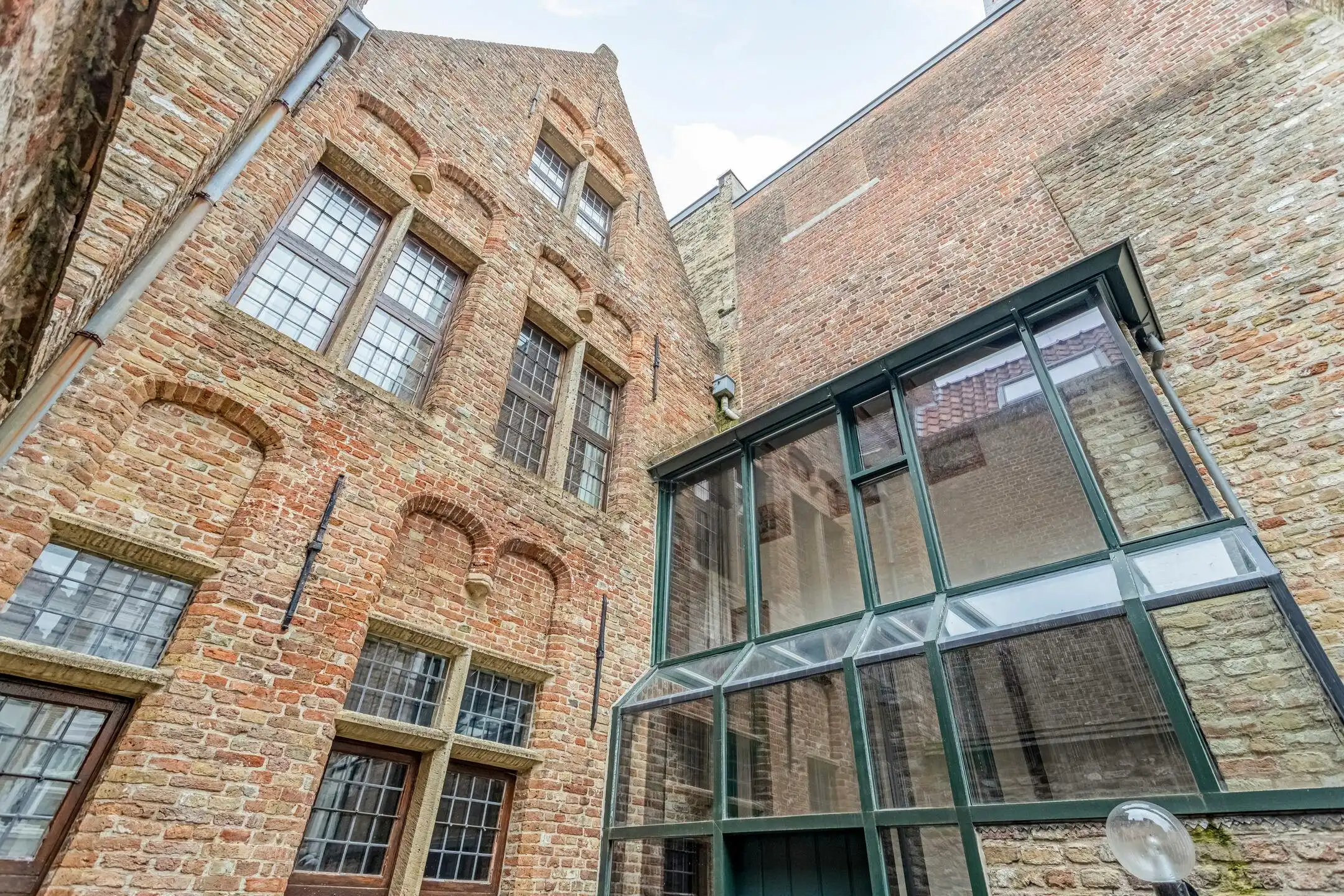 Unieke beschermde stadsparel in de schilderachtige Vlamingstraat te koop foto 6