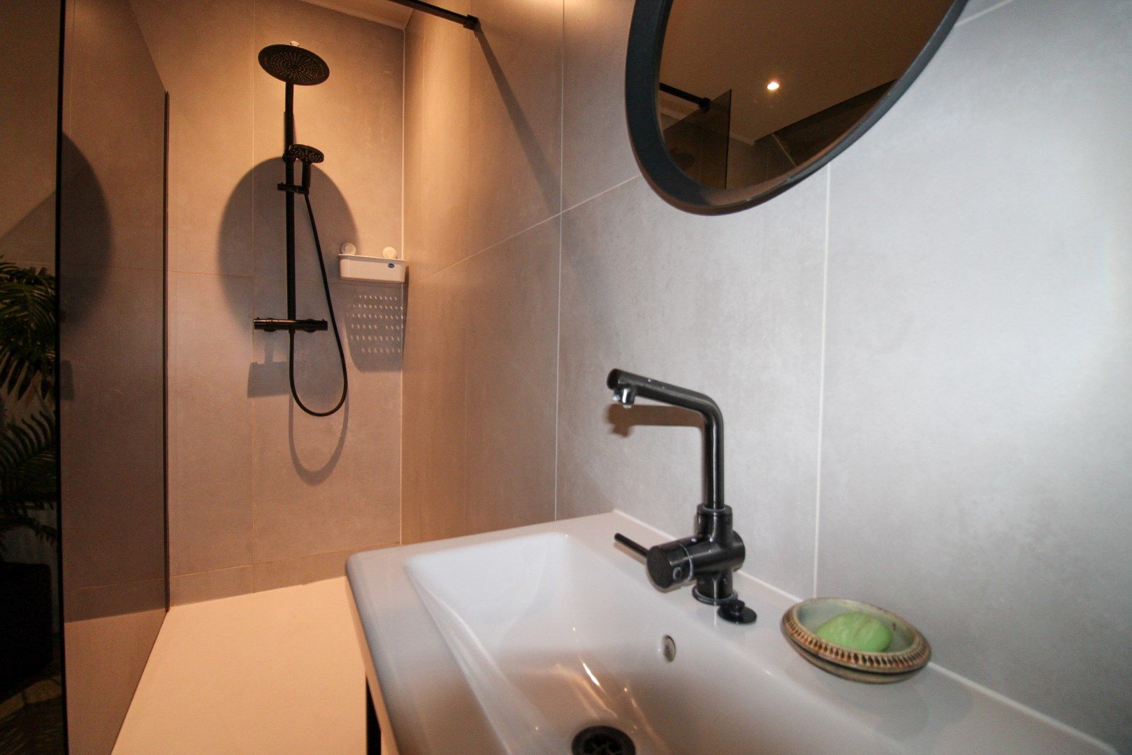 Veelzijdig handelshuis met woonst en luxueuze B&B op toplocatie aan de Markt van Temse! foto 18