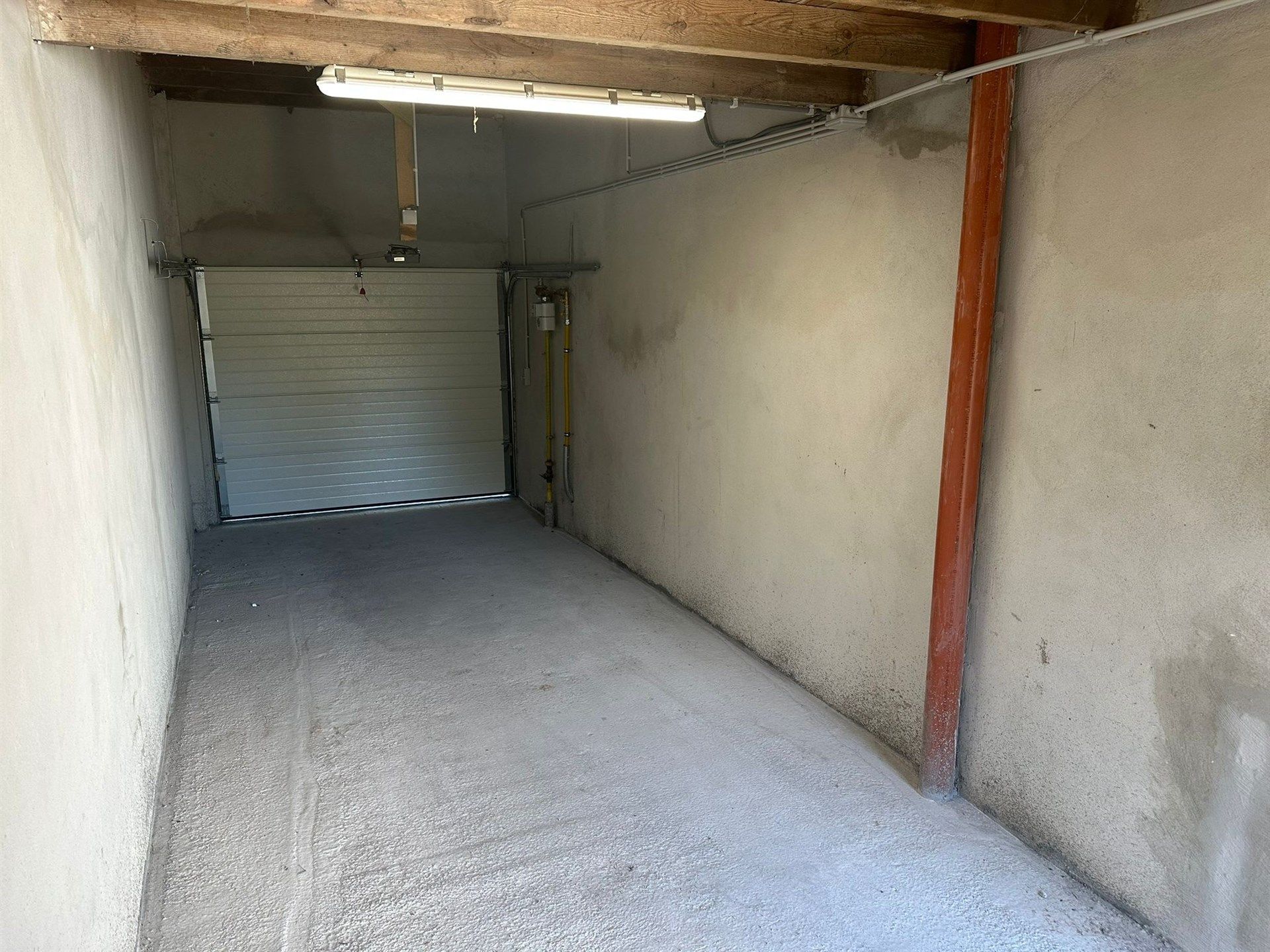 Totaal gerenoveerde woning met tuin en garage in Erembodegem foto 19