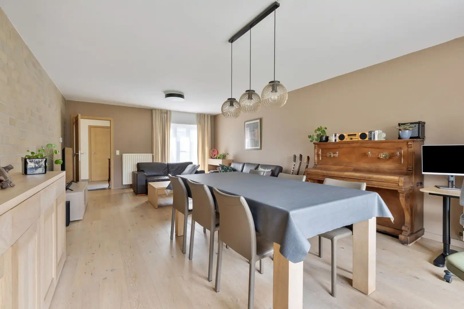 Gezinswoning met 4 slaapkamers foto 4