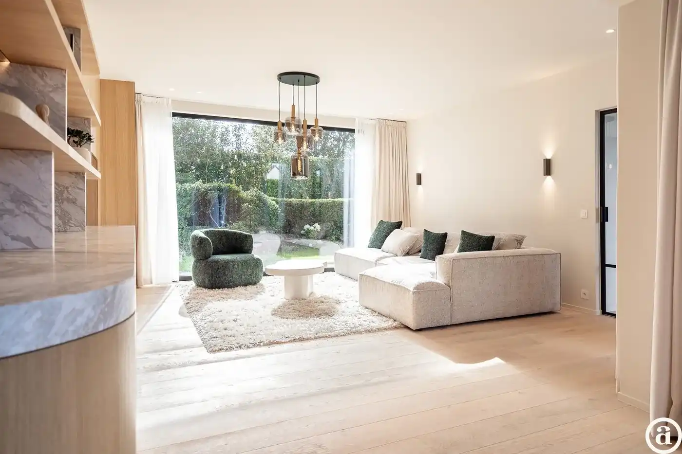 Gerenoveerde villa met 5 slaapkamers gelegen in een rustige residentiële omgeving  foto 7