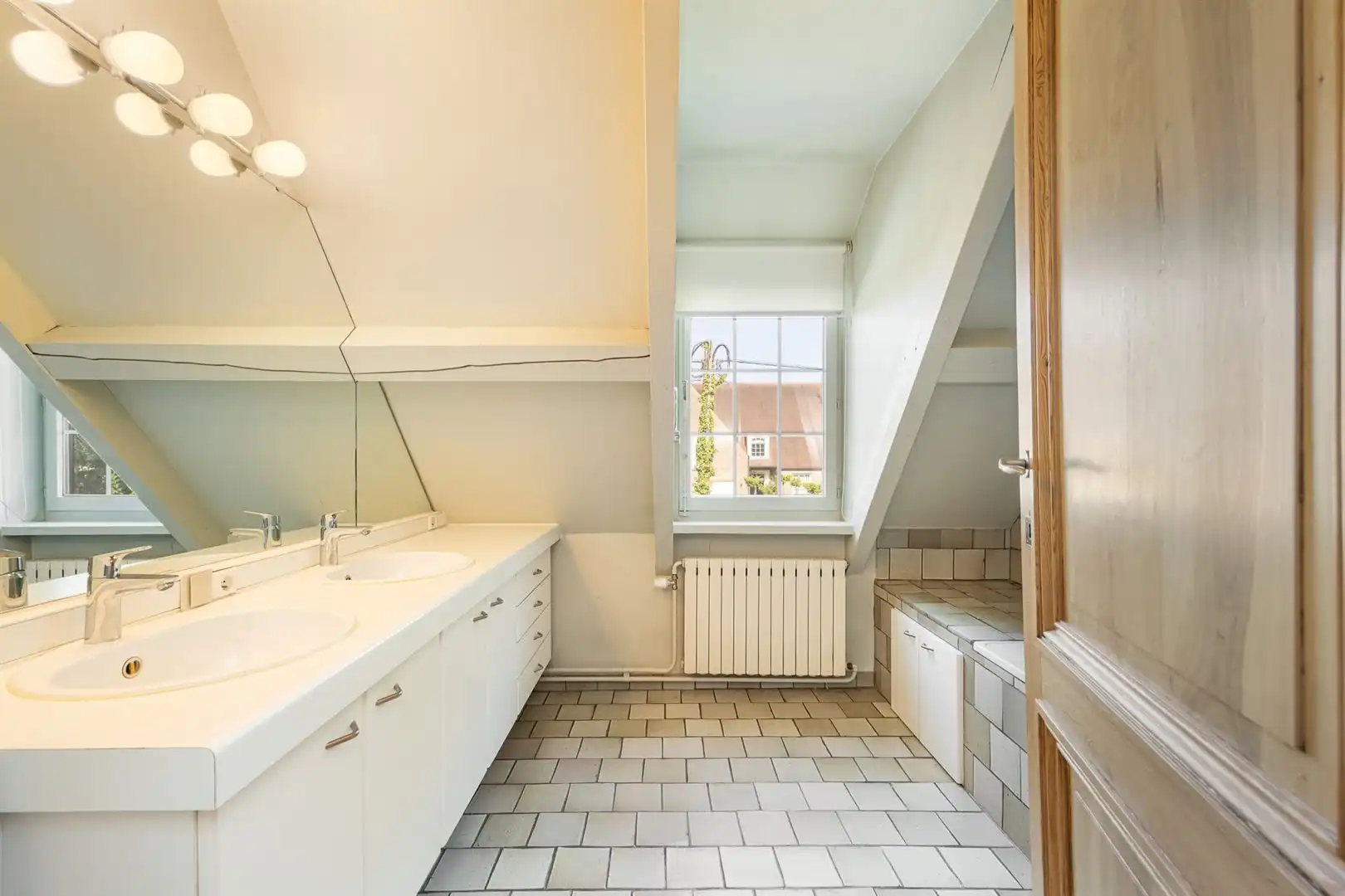 Karaktervolle landelijke woning met 4 slpk en ruime tuin foto 19