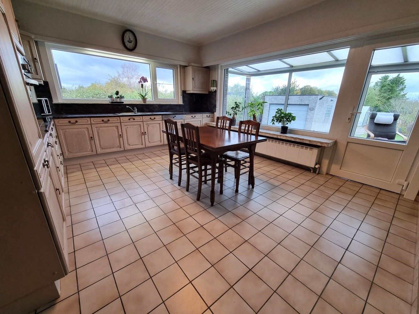 Ruime instapklare gezinswoning met prachtige tuin 28a51ca en uitstekende ligging! foto 9