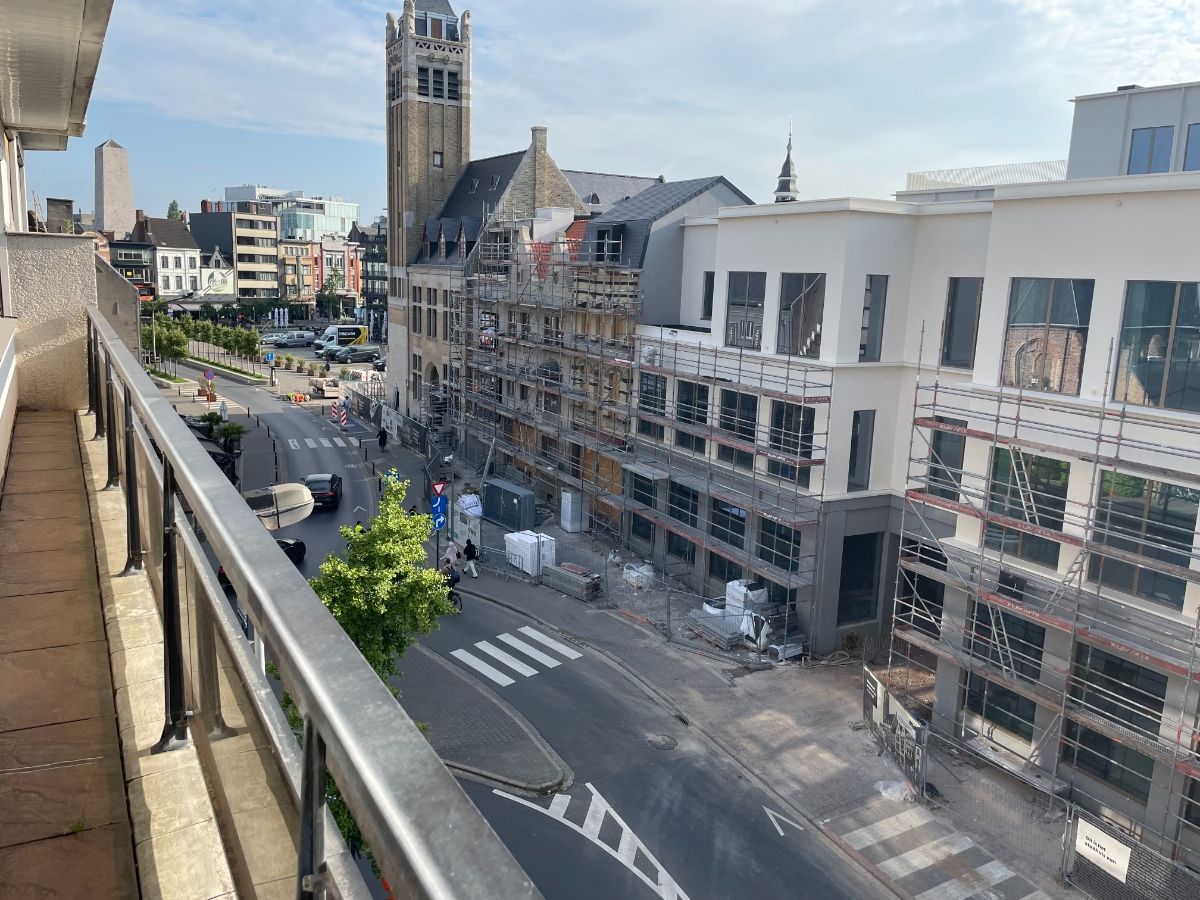 2 slaapkamer appartement met terras foto 10