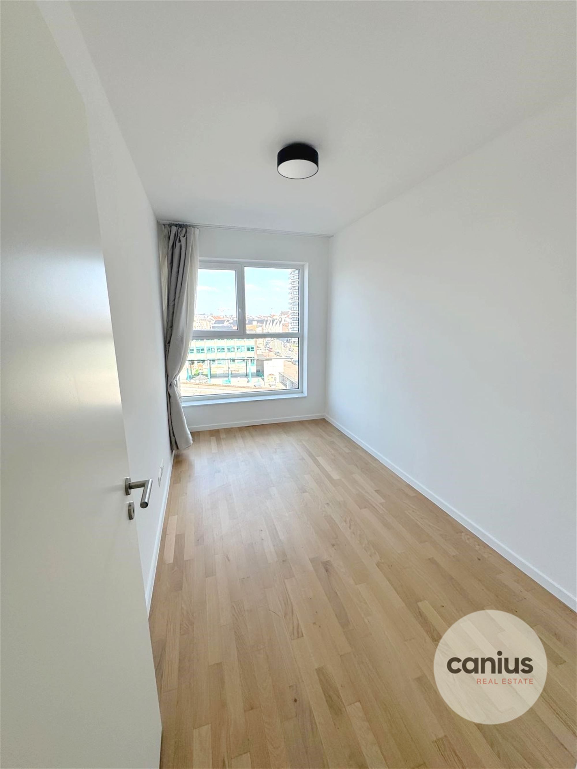 APP. MET 2 SLKS, AUTOSTAANPLAATS + KELDERBERGING foto 9
