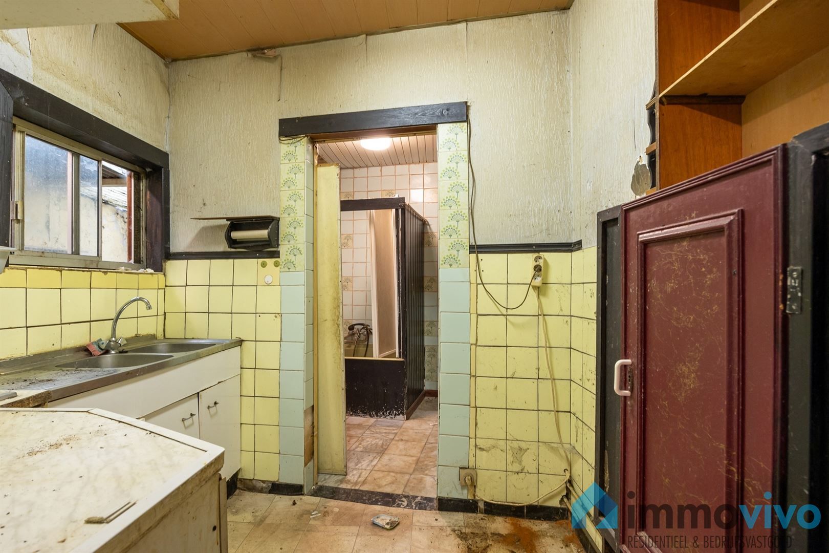 Ruime te renoveren gezinswoning met 4 slpk's en tuin foto 7