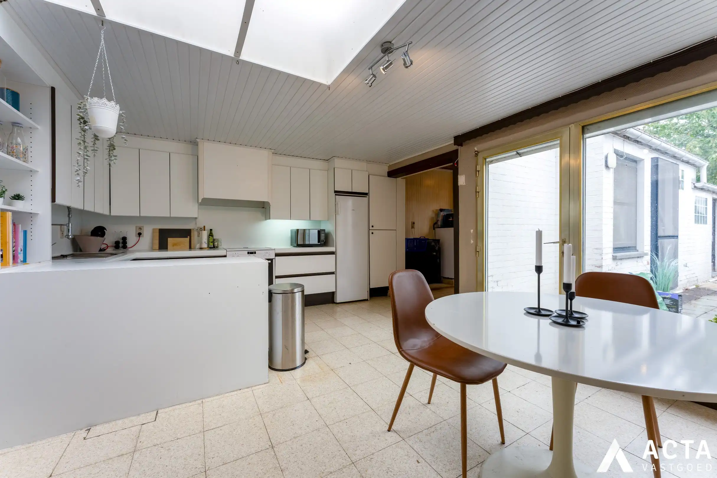 Gezinswoning met drie slaapkamers en tuin in Bredene foto 5