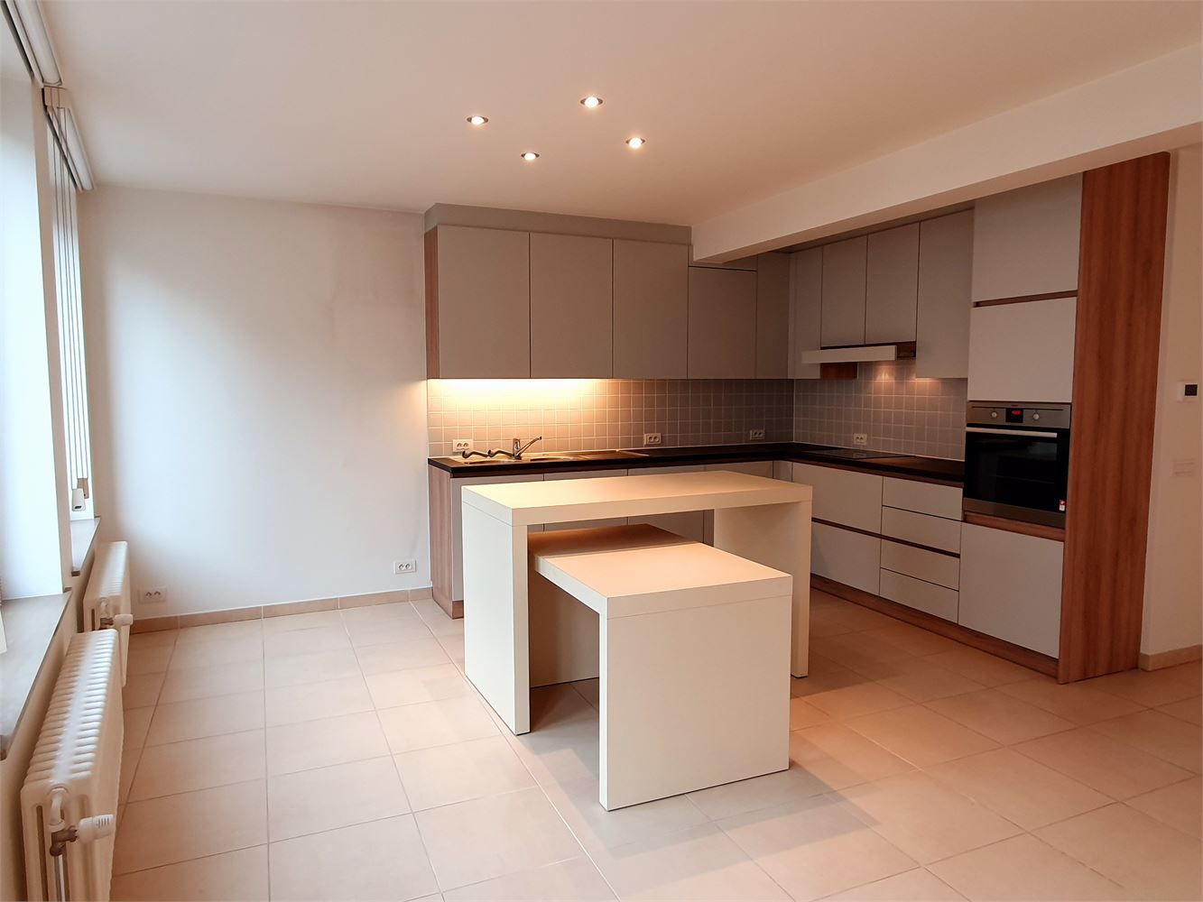 Hartje Brugge Groot lichtrijk modern appartement , alle luxe , 2 slaapkamerss en lift. foto 7