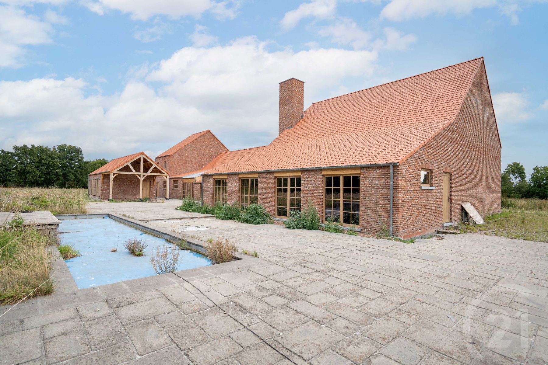 Prachtige en idyllisch gelegen hoeve (casco) op 4 hectare! foto 7