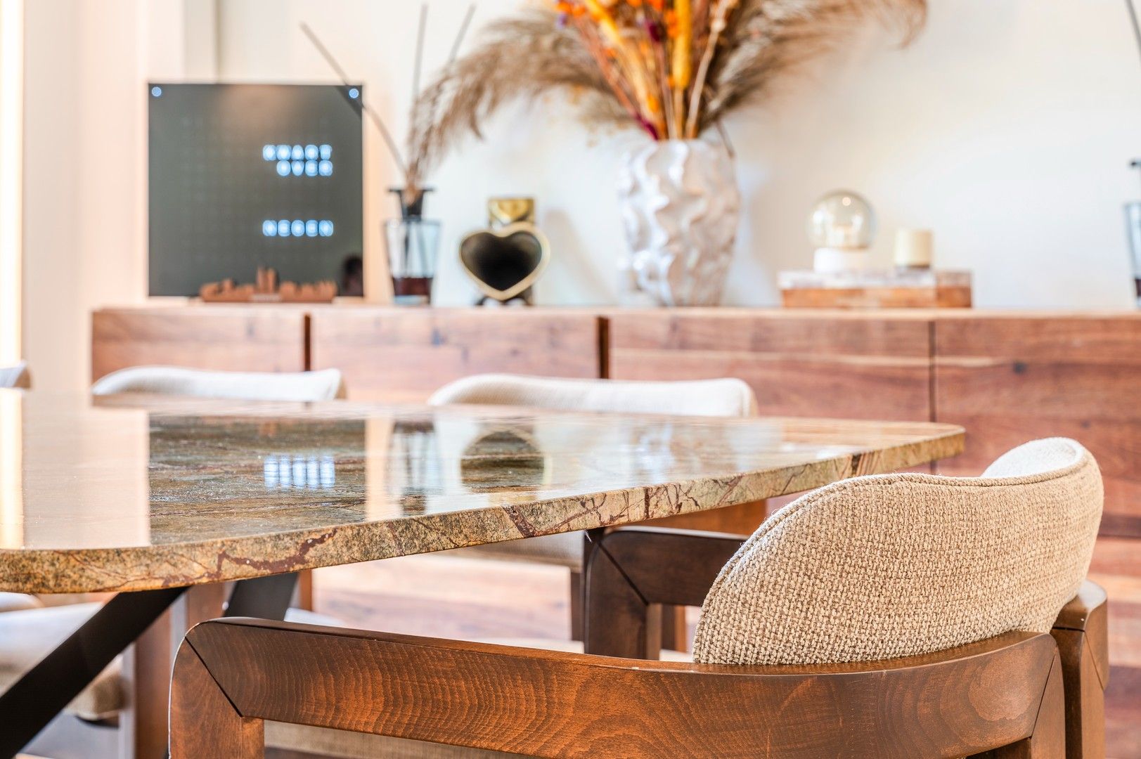 Gelijkvloerse villa met zwembad te koop in Zwijndrecht! foto 3