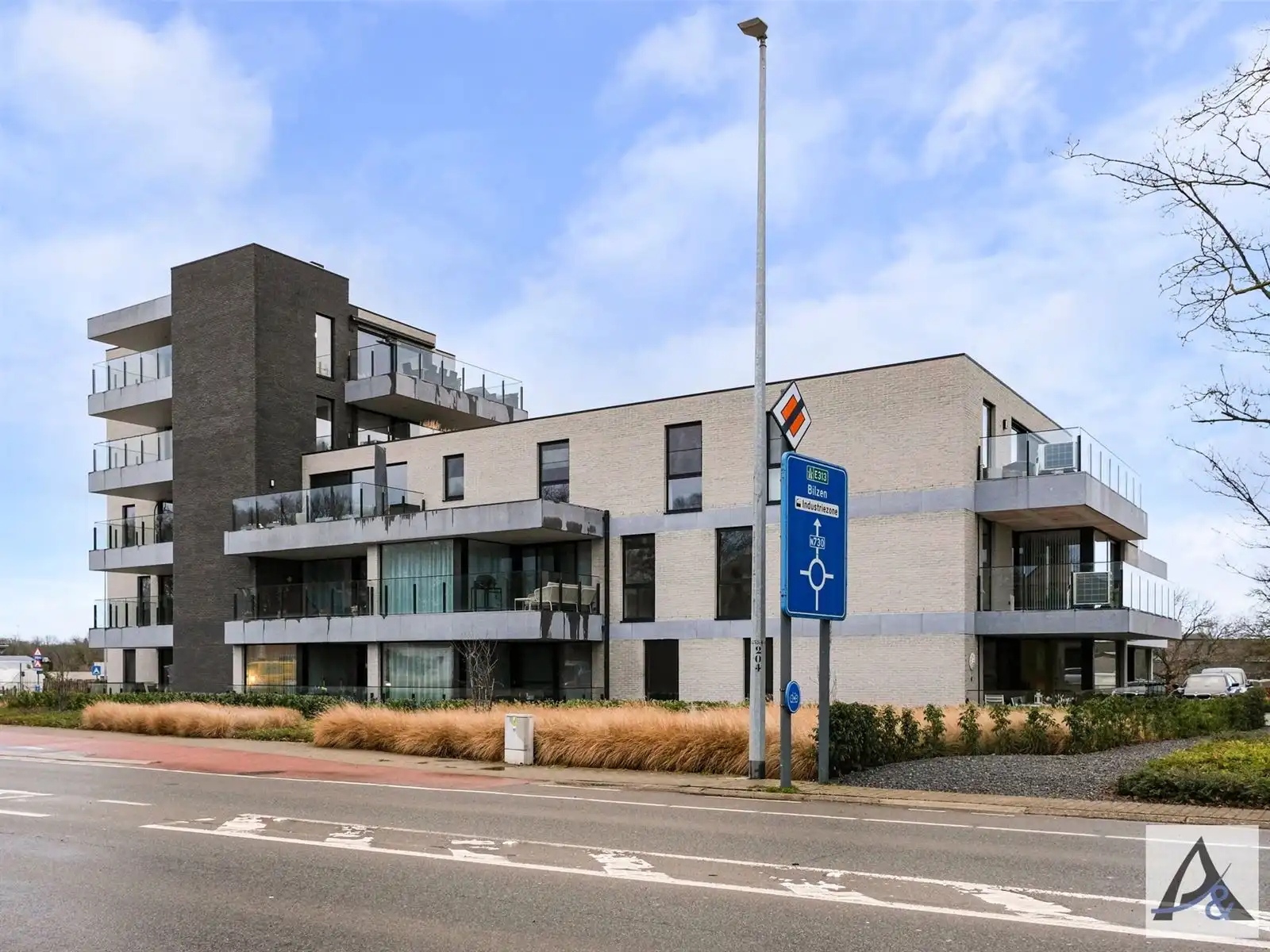 Appartement met 2 slaapkamers, ondergrondse autostaanplaats en kelderberging foto 4