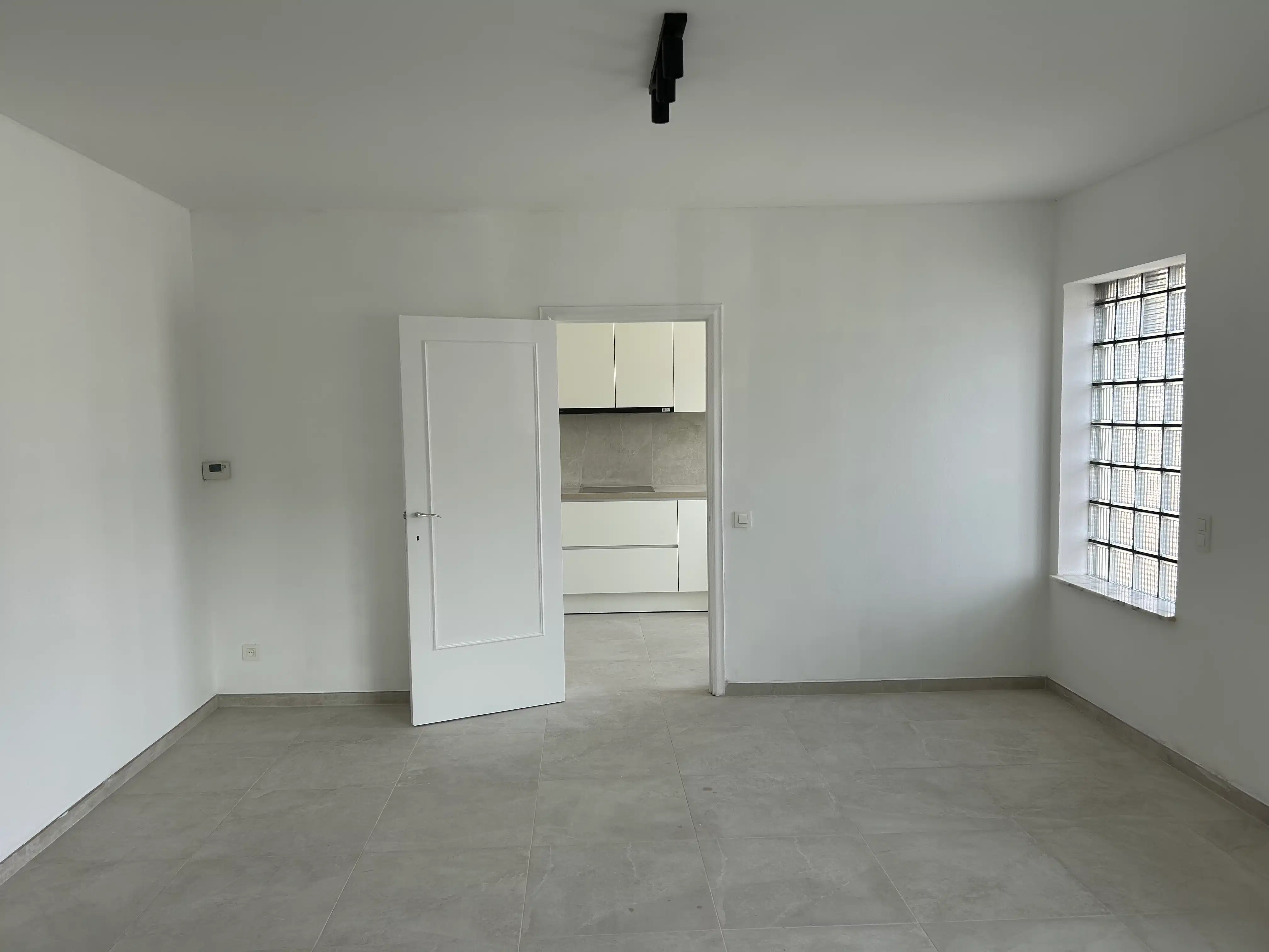 Volledig vernieuwde woning met 3 slaapkamer en dubbele garage. foto 4