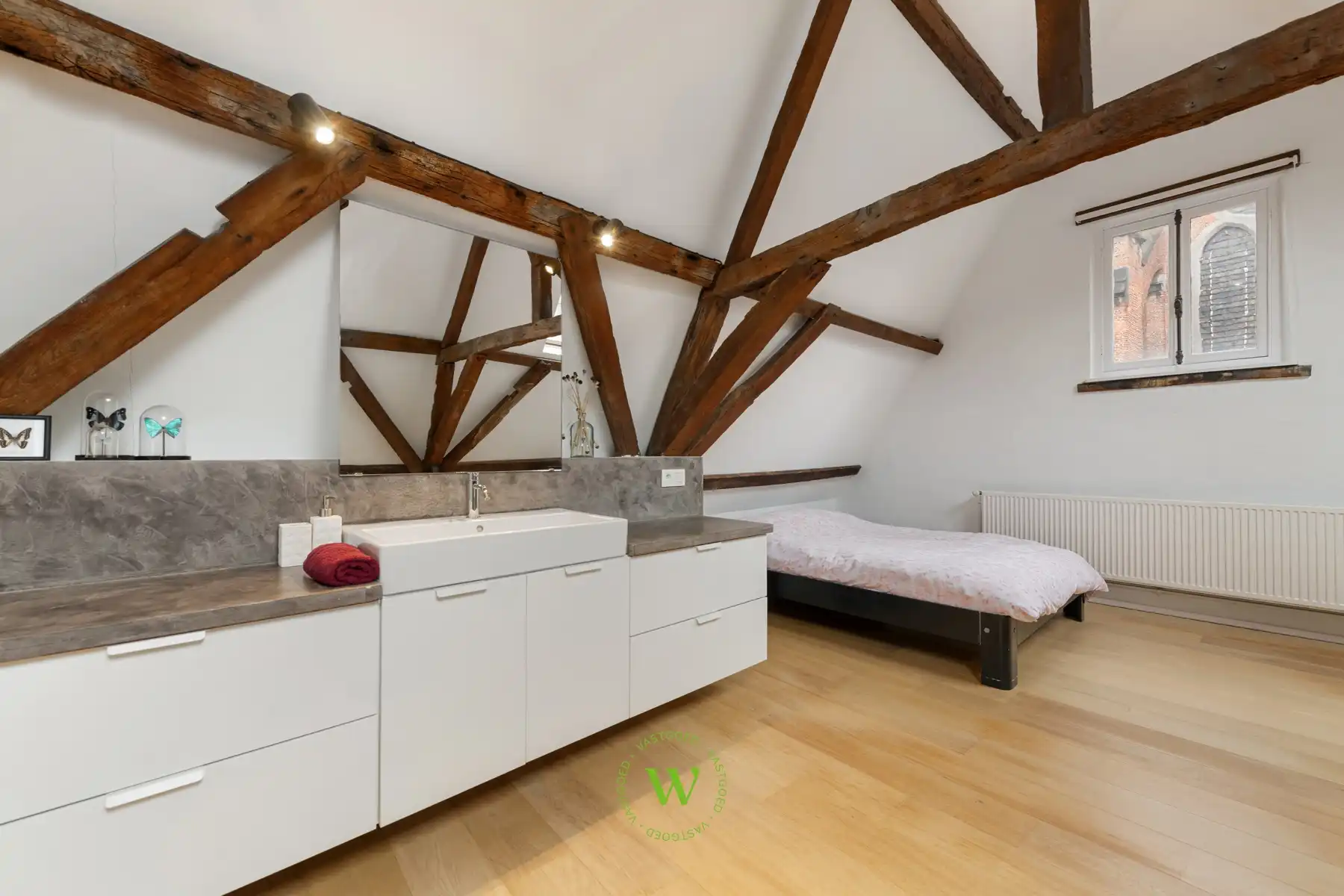 Karaktervolle bel-étagewoning op een toplocatie in Brugge. foto 19