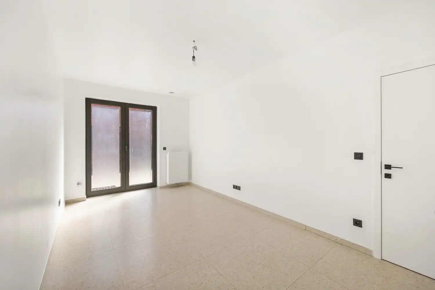 Modern gelijkvloers appartement met een zeer grote tuin (±200m²)  in hartje Sint-Niklaas! foto 18