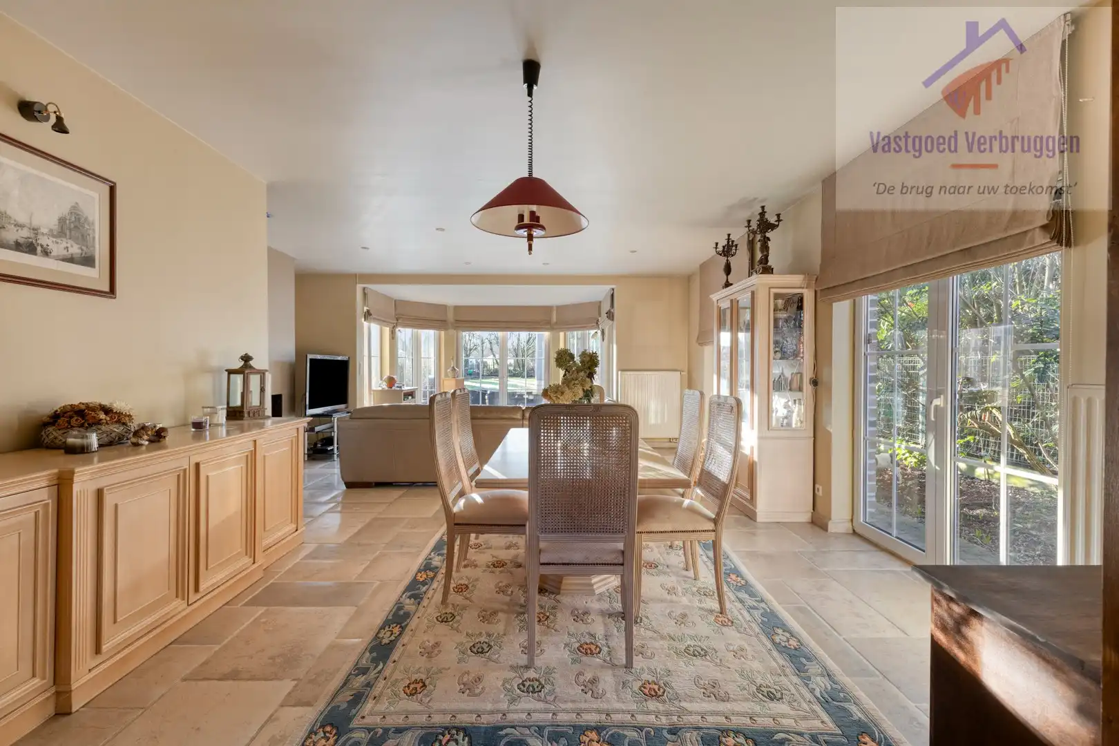 Open bebouwing met 4 slaapkamers en ruime tuin foto 4