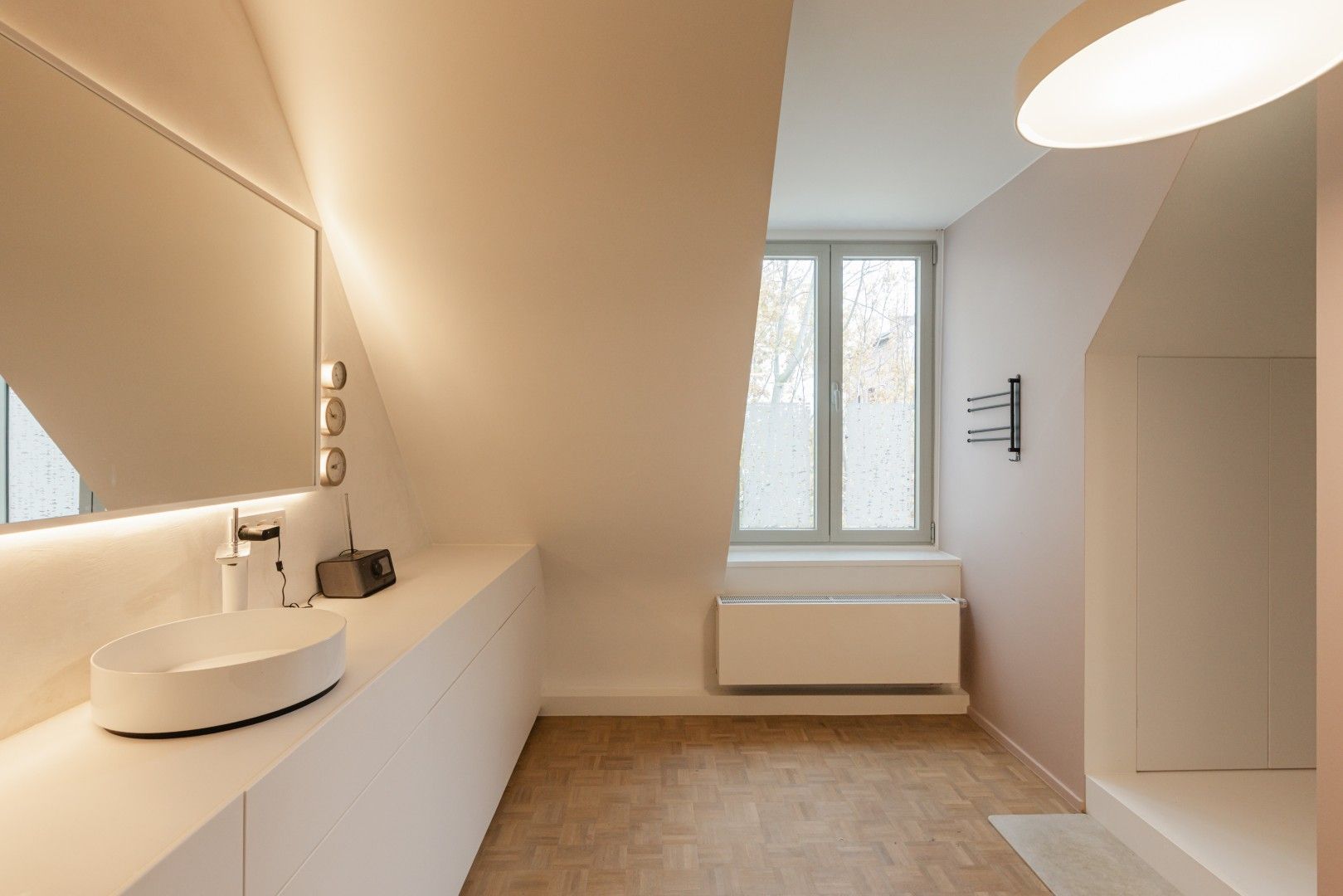 UNIEKE HIGH-END TOTAAL GERENOVEERDE WONING HARTJE HERZELE foto 21