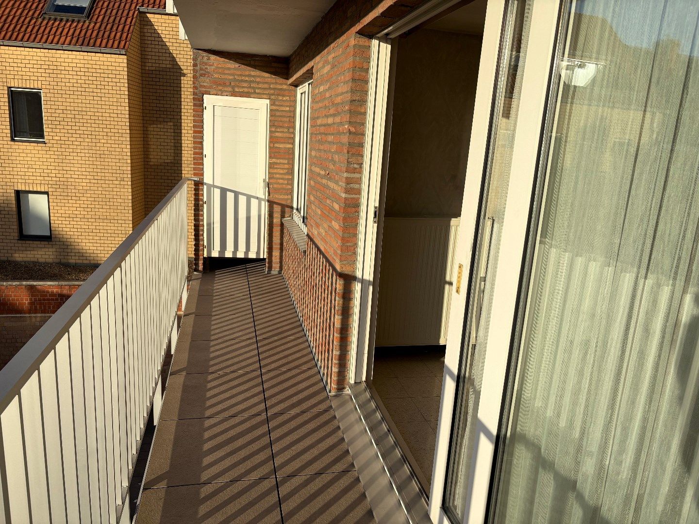 Zonnig appartement met zonneterras op gunstige ligging te Oostende! foto 3