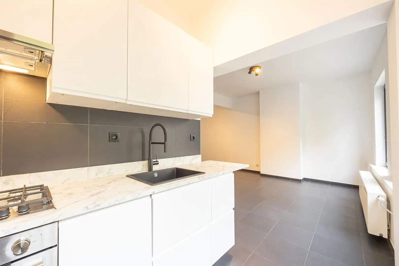 Gerenoveerd appartement in de gezellige Kloosterstraat foto 8