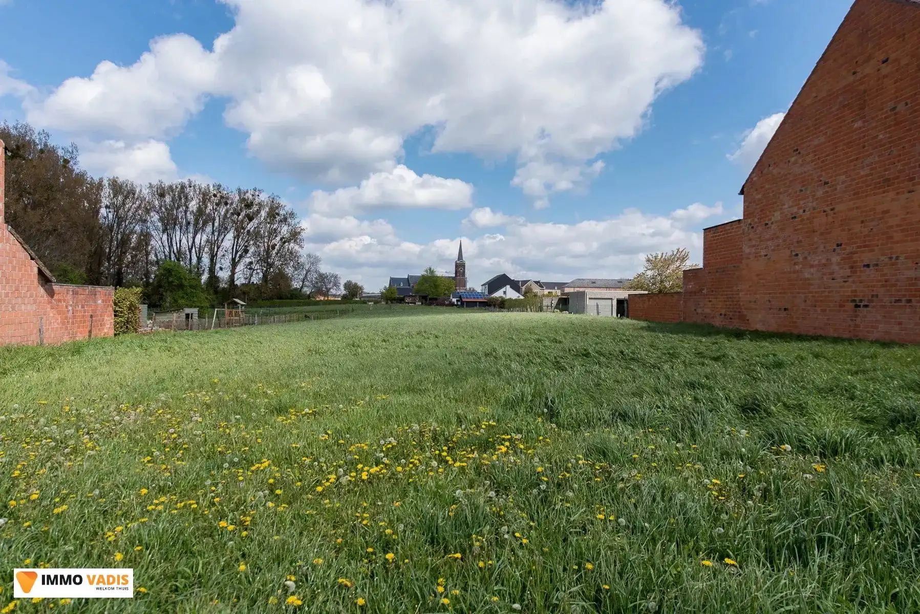 Bouwgrond voor een halfopen bebouwing foto {{pictureIndex}}