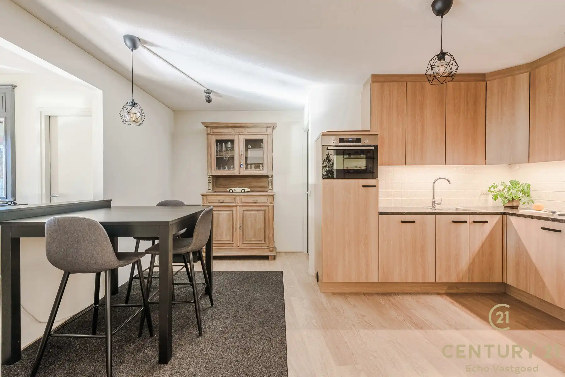 Ruim 2-slaap- 2badkamer appartement met terras en zwembad foto 8