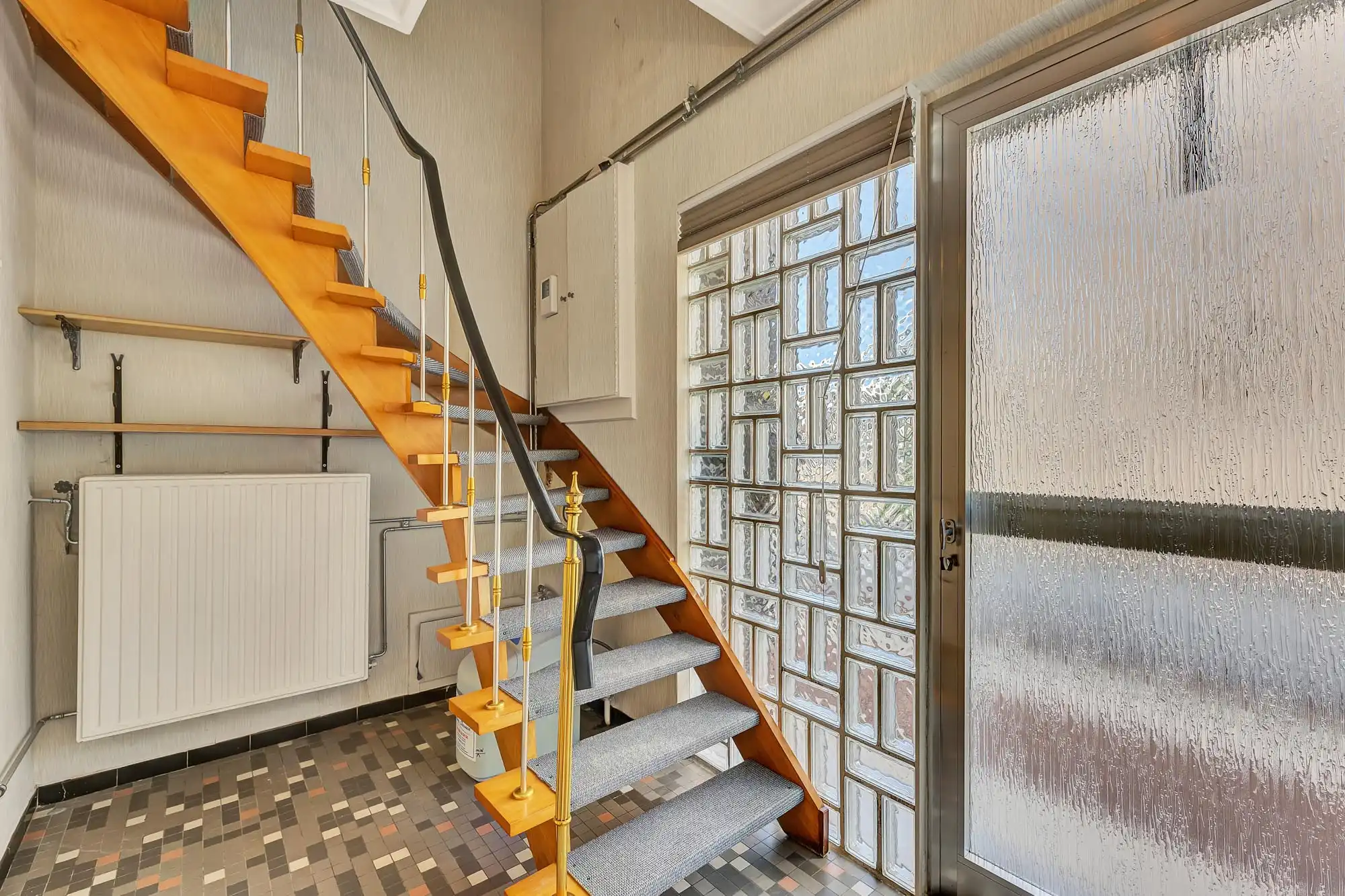 Te renoveren HOB met diverse mogelijkheden op toplocatie foto 3