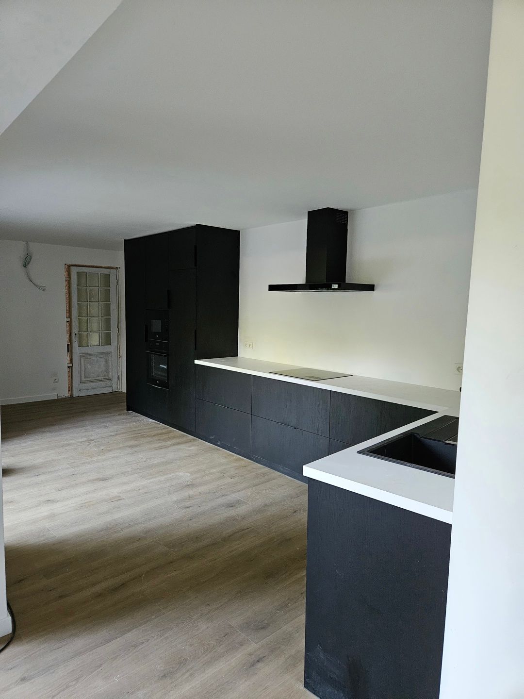 Gerenoveerd gelijkvloers appartement met 2 slaapkamers foto 6