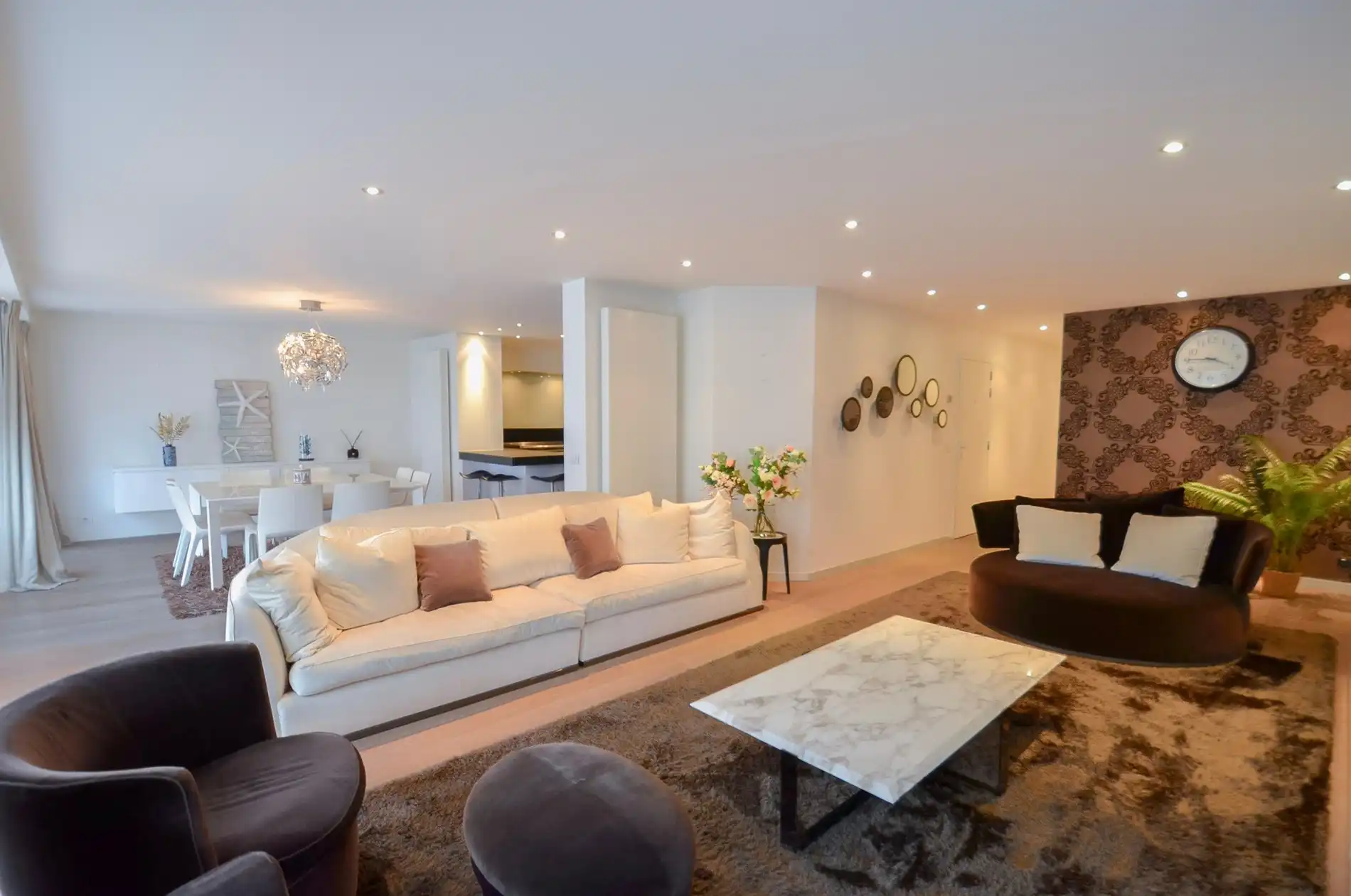 Topaanbieding – Uitzonderlijk ruim appartement gelegen in een stijlvolle residentie. foto 21