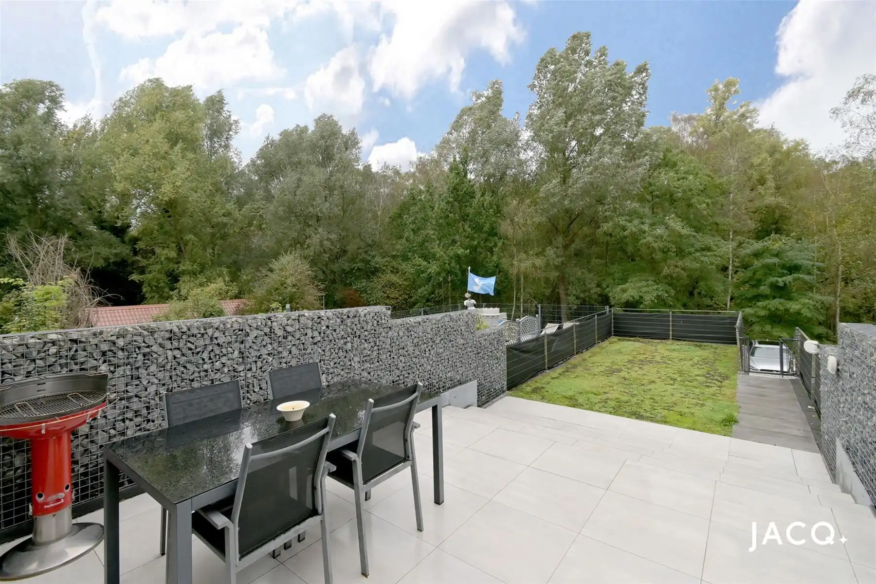 Gerenoveerde woning met 2slpk's, ruim terras en garage! foto 18