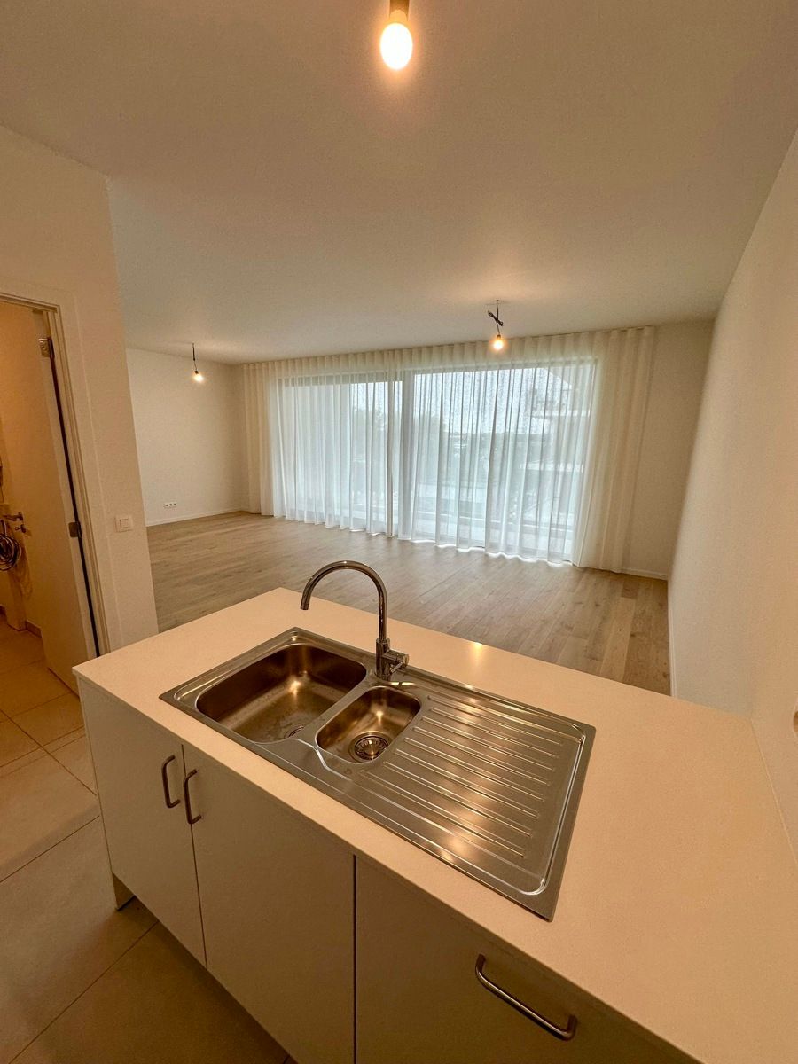 Prachtig 2 slaapkamer appartement met groot TERRAS foto 6