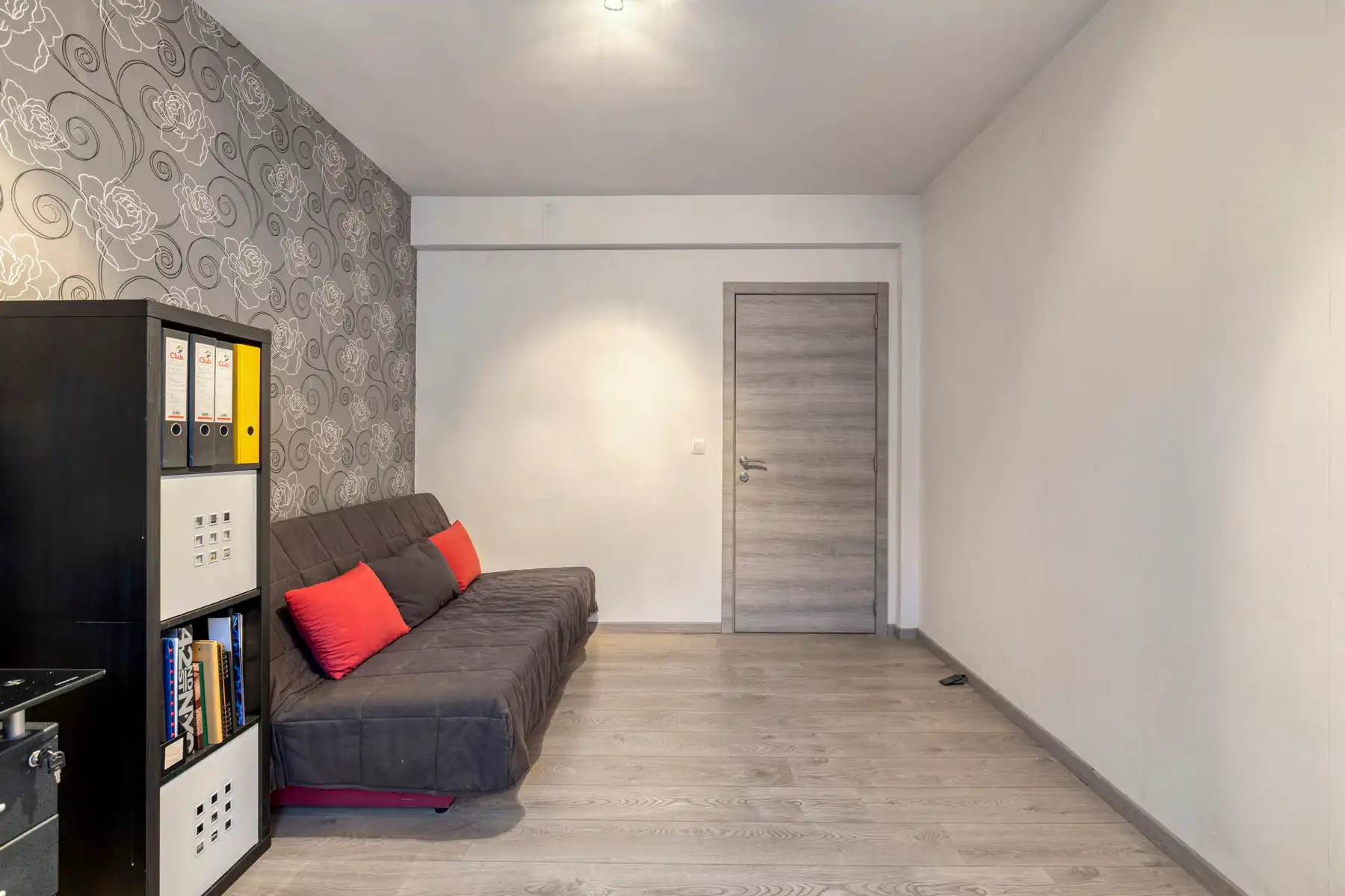 Leemans Immobiliën biedt u dit instapklare gelijkvloers appartement aan, gelegen op een uitstekende centrale locatie in het hart van Zellik foto 17