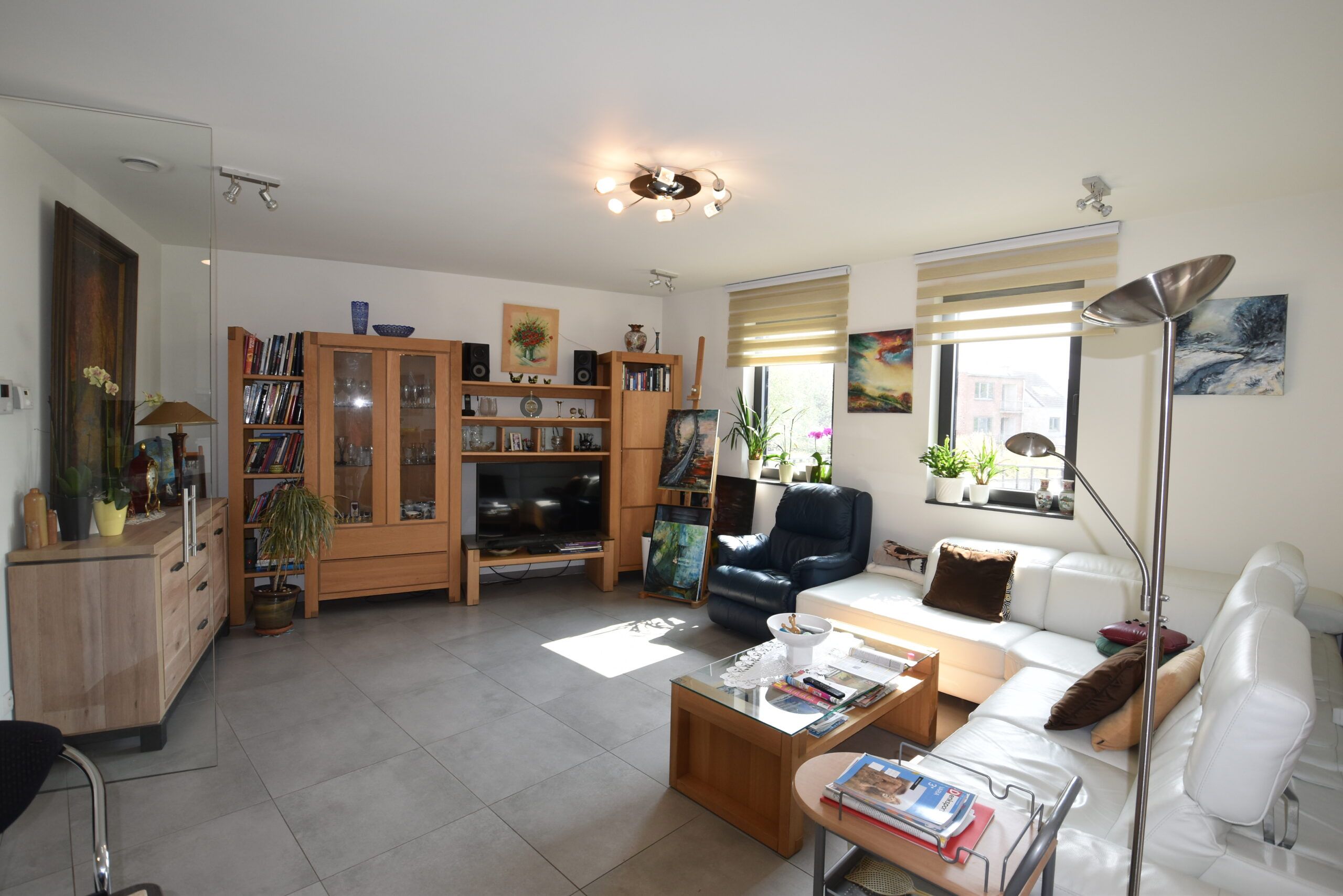 Recent 2-slaapkamerappartement met garage in hartje Nieuwkerken-Waas foto 4