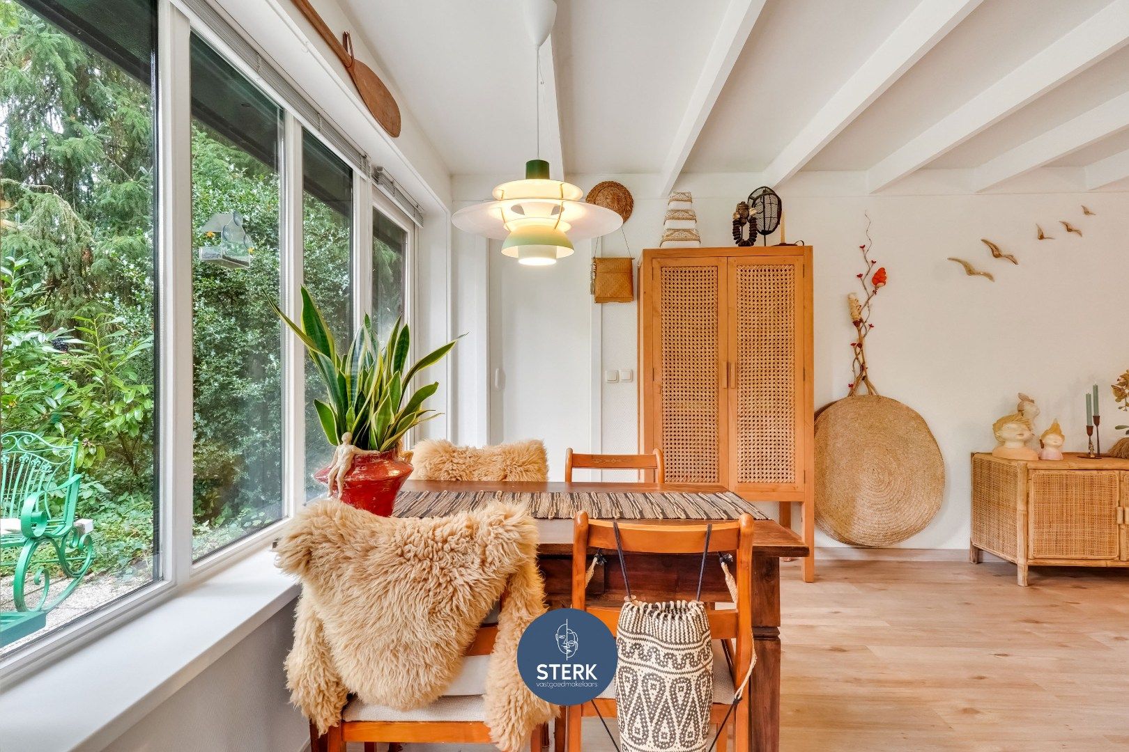 RECENT OPGEKNAPTE VAKANTIEWONING MET PRACHTIG GROEN UITZICHT !  foto 7