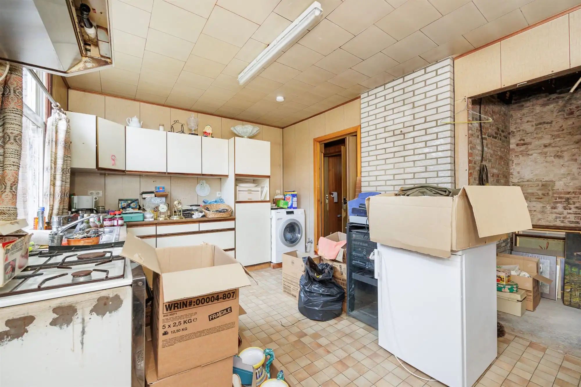 Te renoveren woning met garage, oprit en tuin foto 5