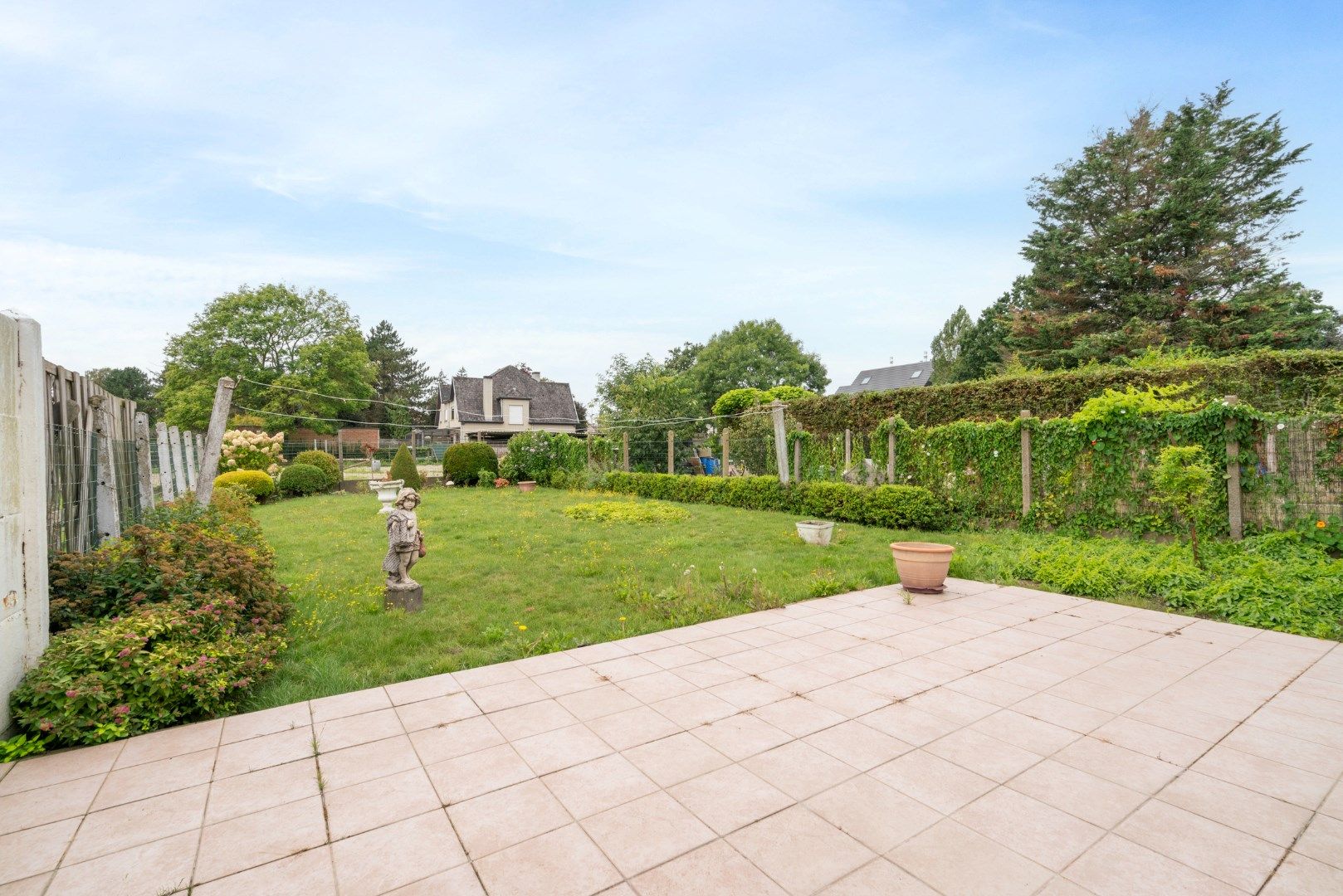 Te renoveren rijwoning met 3 slaapkamers, garage en tuin  foto 15