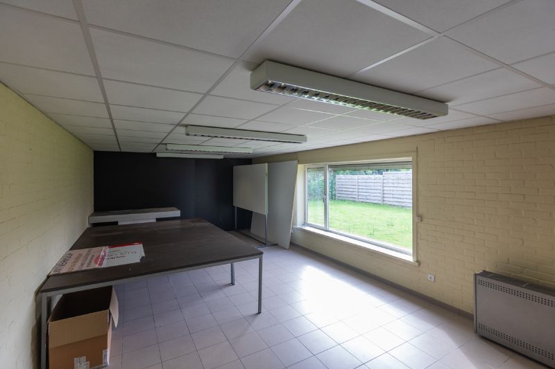 Kapel met bijhorende leefruimtes op een totale grondoppervlakte van 764m². foto 10