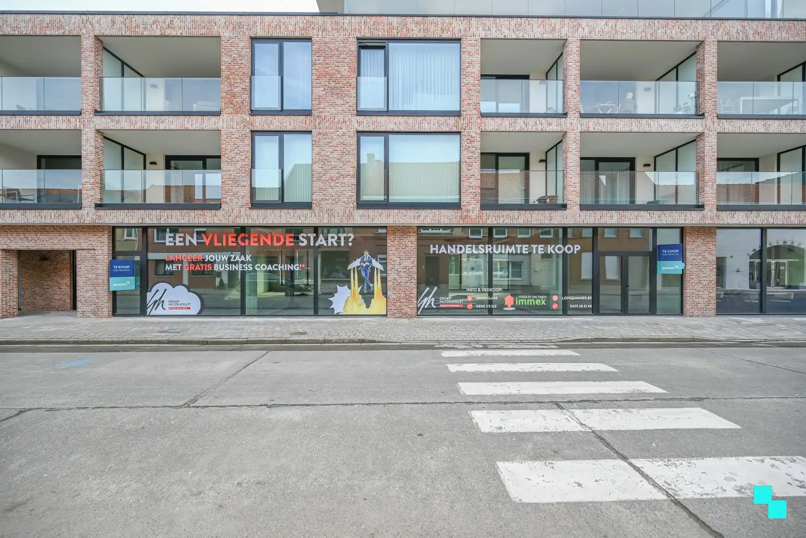 Centraal gelegen handelsruimte met ruime parkeermogelijkheid! foto 2