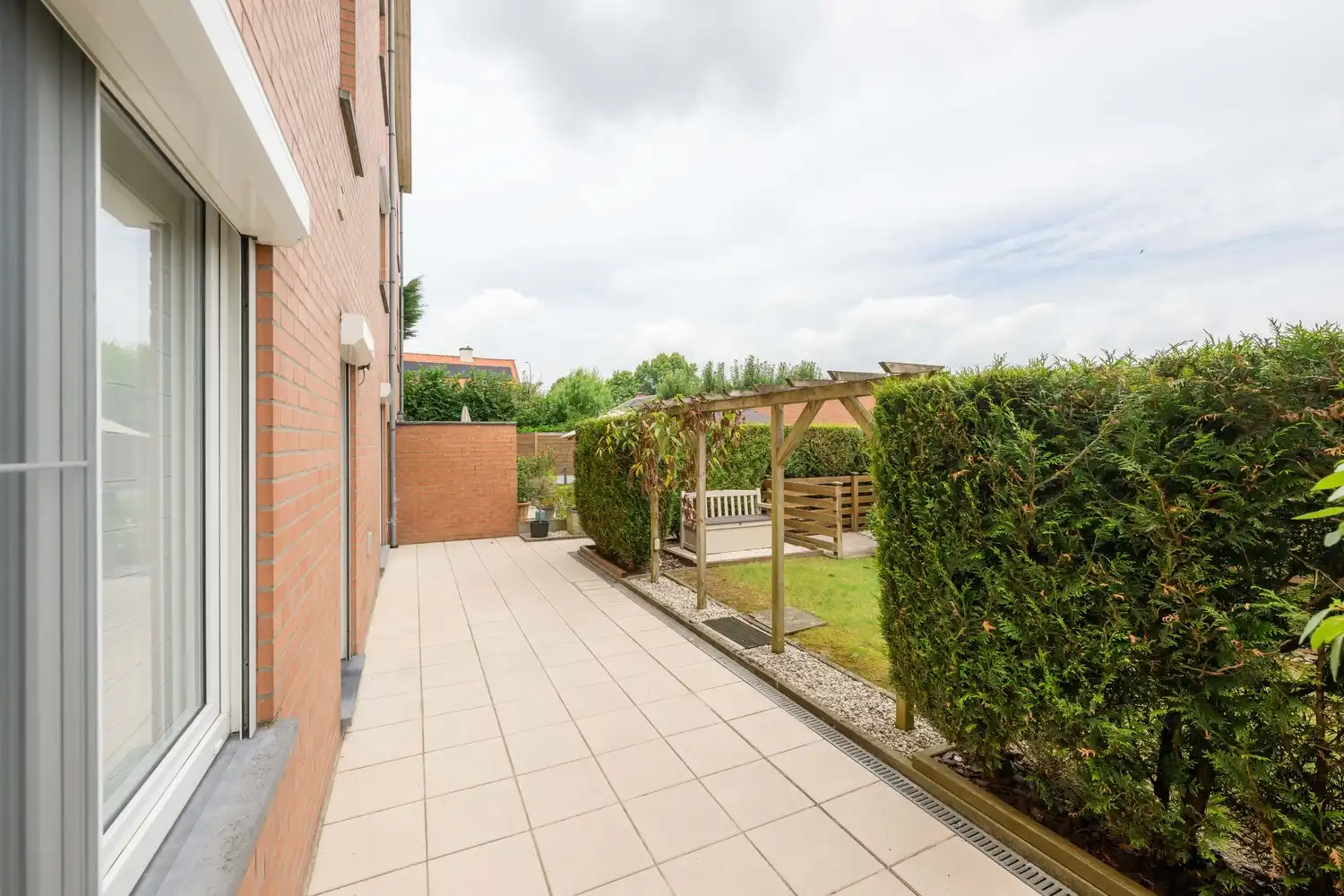 Gelijkvloers appartement met twee garages te Izegem. foto 15