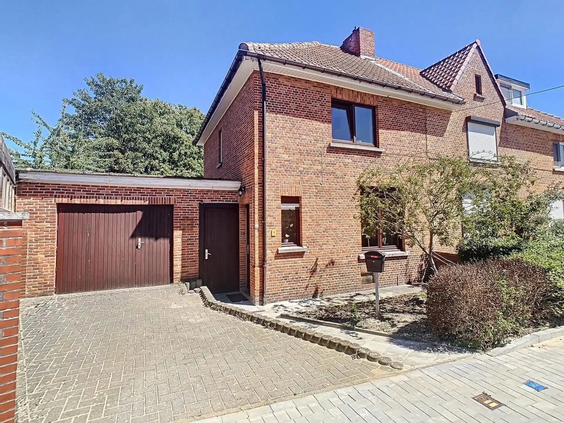 Woning met twee slaapkamers, tuin & garage te centrum Leuven foto {{pictureIndex}}