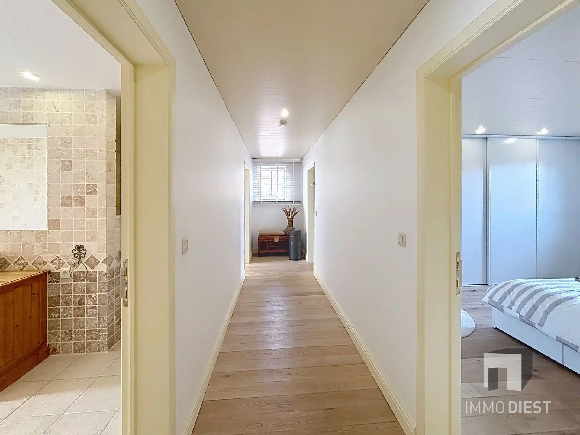 Trendy - volledig gerenoveerde woning met 3 slaapk en 2 badkamers foto 16