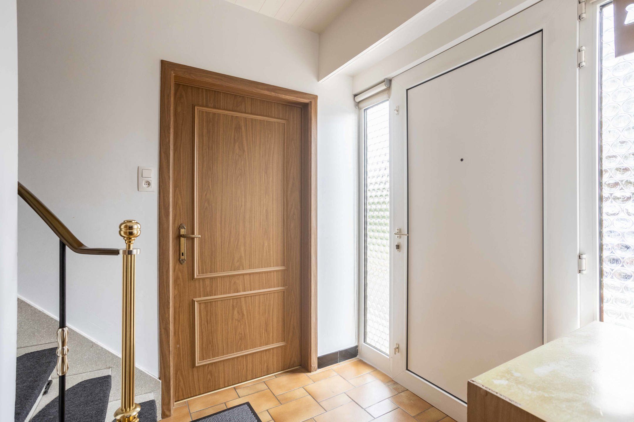 Gezinswoning met 4 slaapkamers, tuin en achteruitweg  foto 2