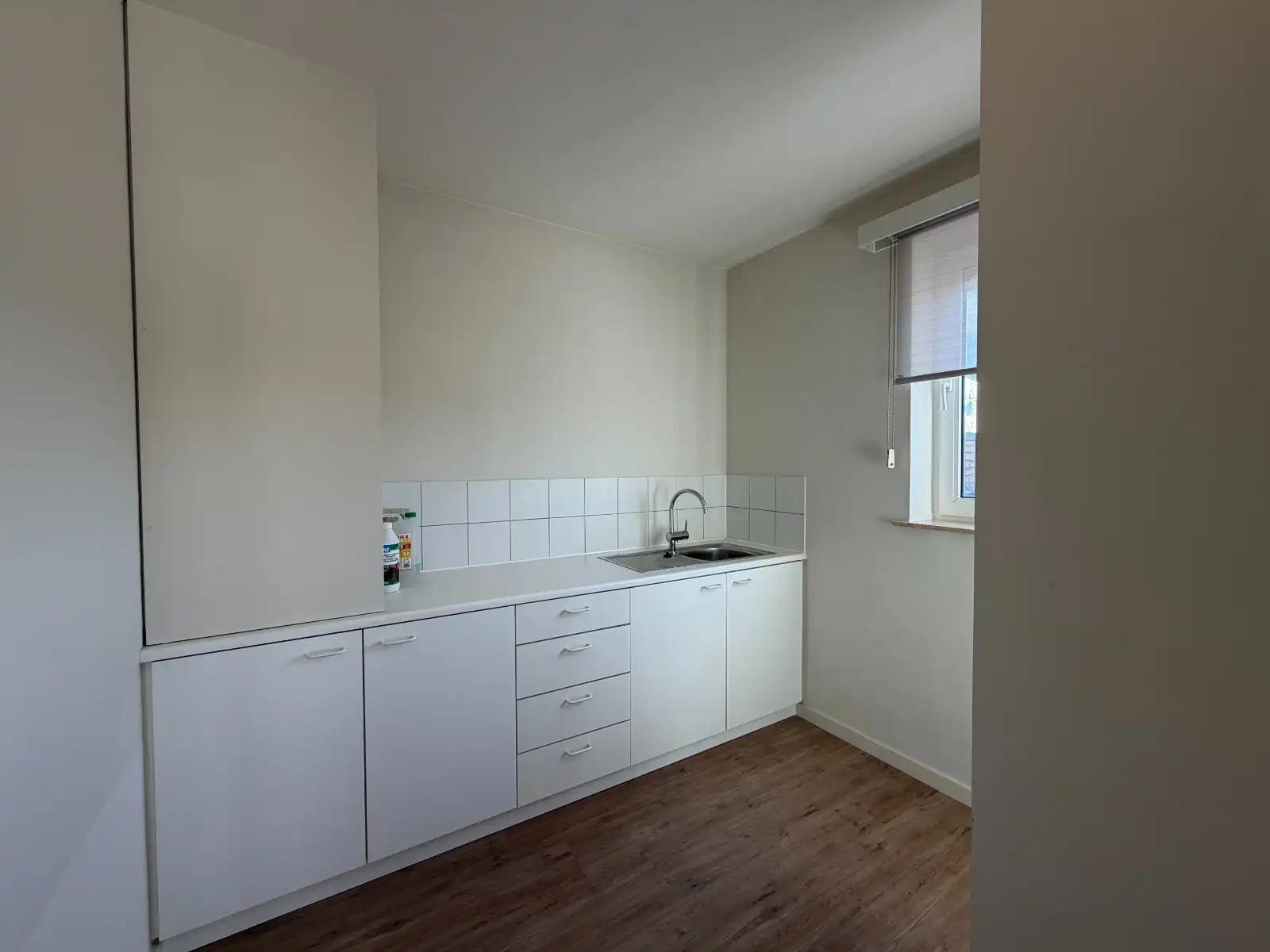 UNIEK DUPLEXAPPARTEMENT MET 2 RUIME TERRASSEN, AUTOSTAANPLAATS EN PRACHTIG UITZICHT OP DE MARKT VAN DEINZE! foto 23