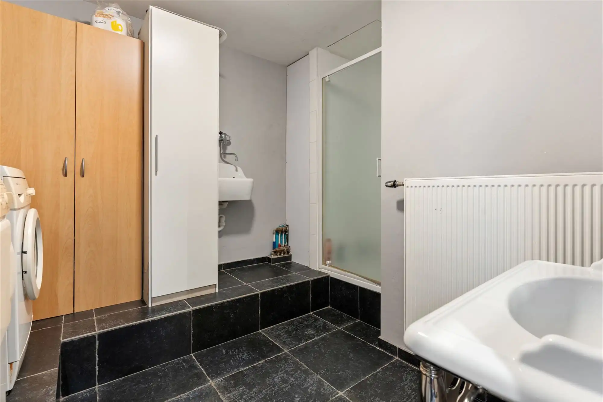 KNAP GERENOVEERDE WONING (175M²) MET 4 SLAAPKAMERS EN LEUKE STADSTUIN TE HASSELT foto 14